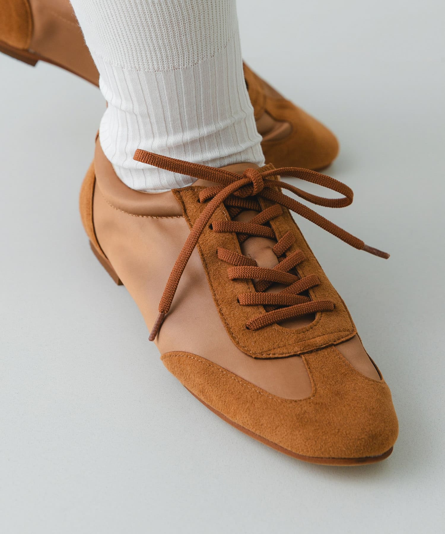 『WEB/一部店舗限定』ストレッチシューレースシューズ CAMEL 36