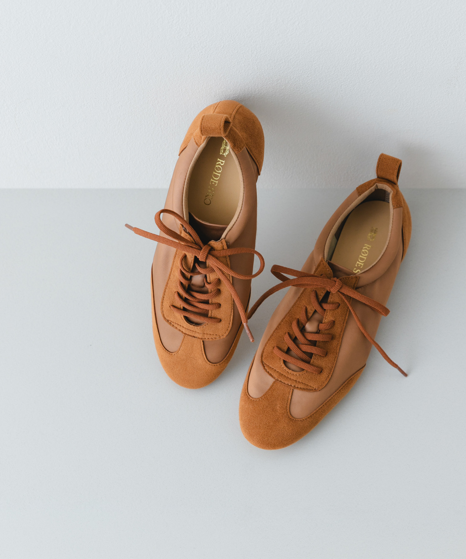 『WEB/一部店舗限定』ストレッチシューレースシューズ CAMEL 36