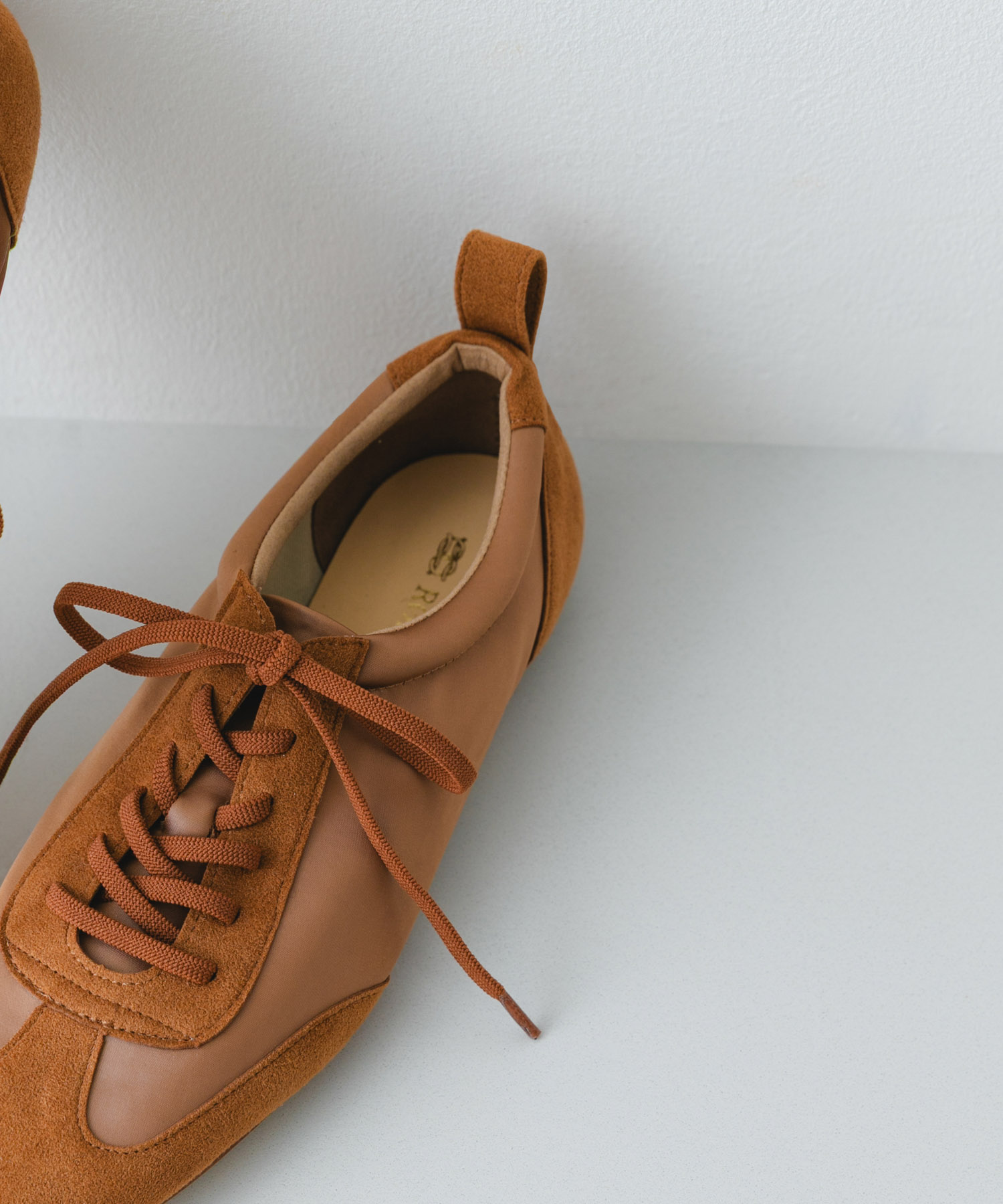 『WEB/一部店舗限定』ストレッチシューレースシューズ CAMEL 36