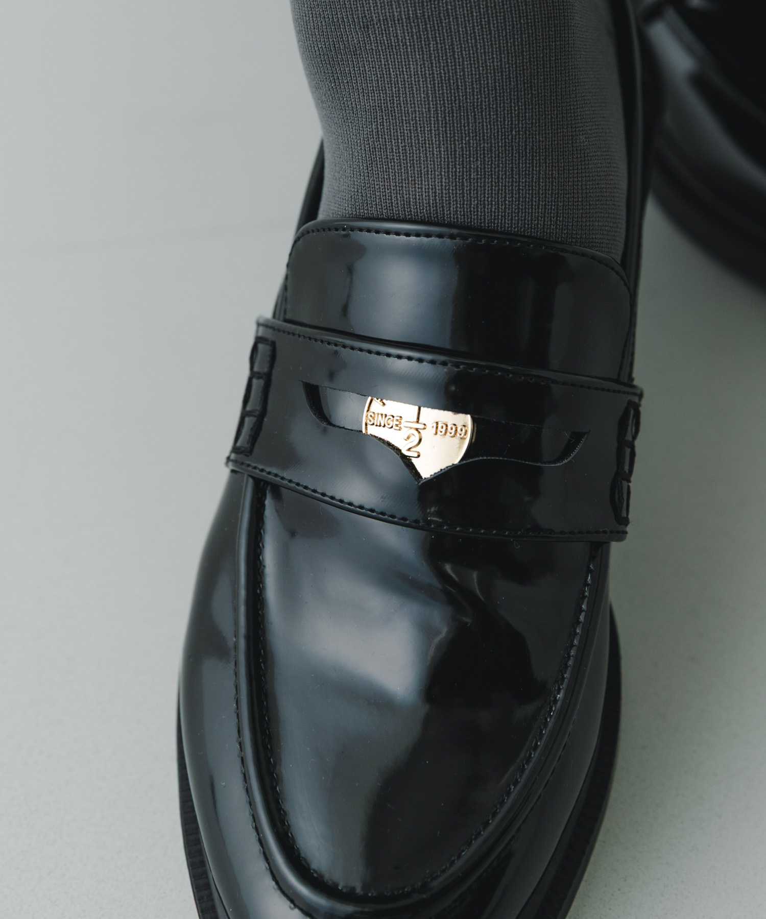 BLACK/E