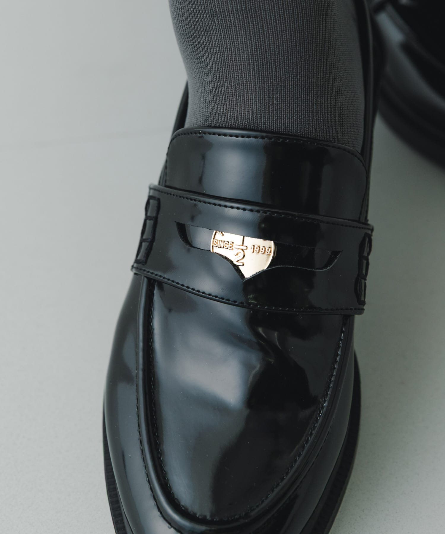 BLACK/E