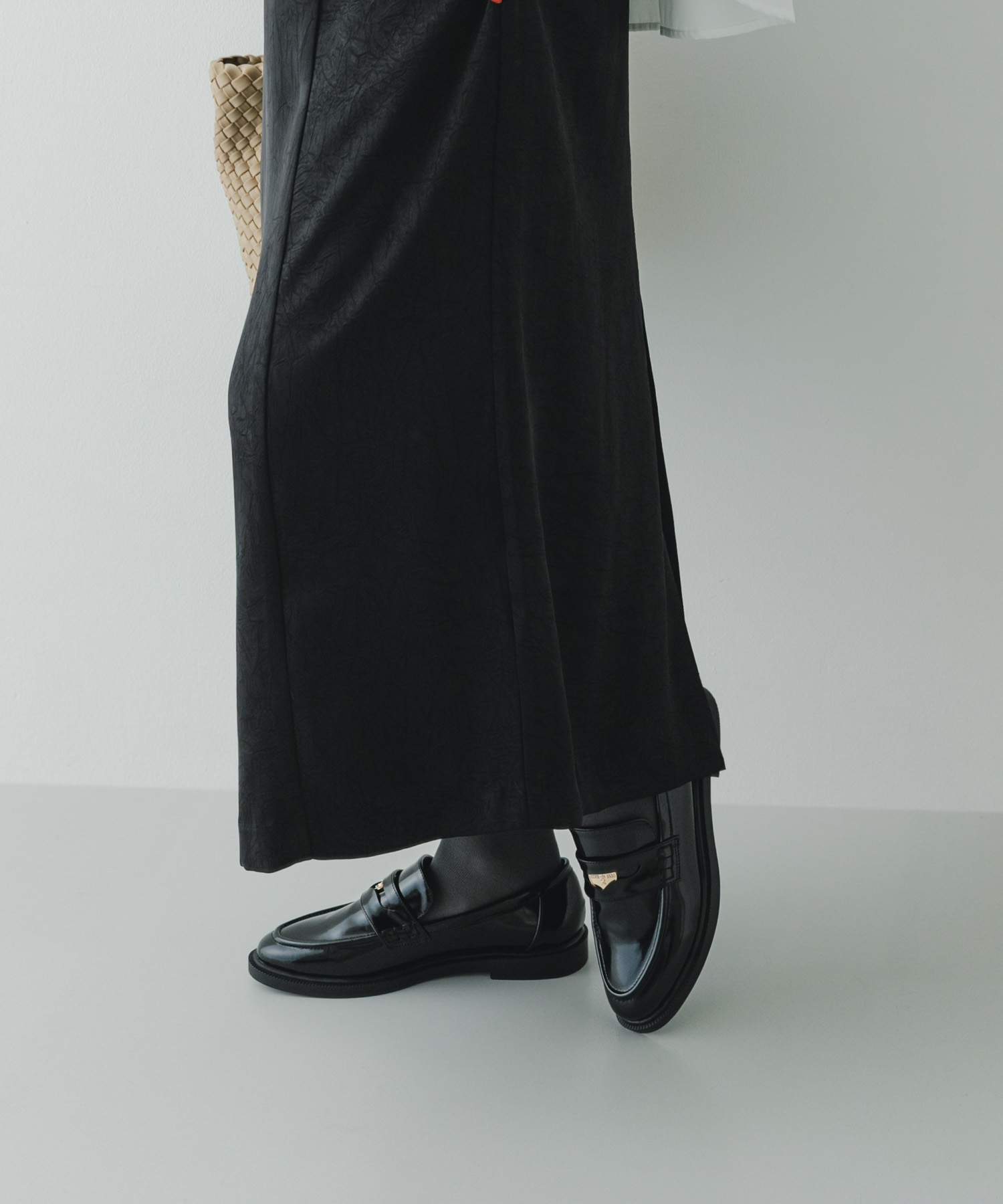 BLACK/E