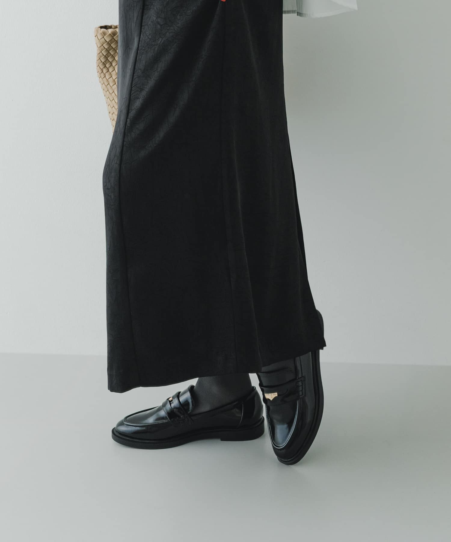 BLACK/E