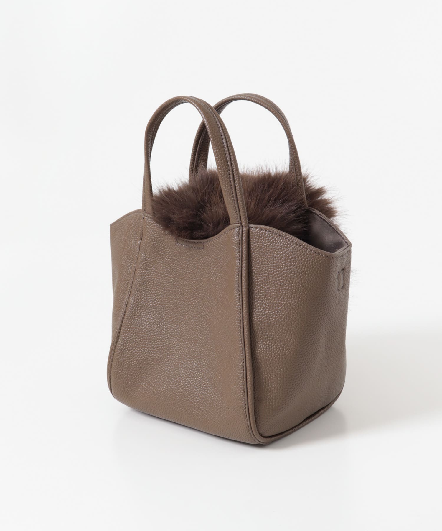 フラッフィーフラップハンドバッグ TAUPE one