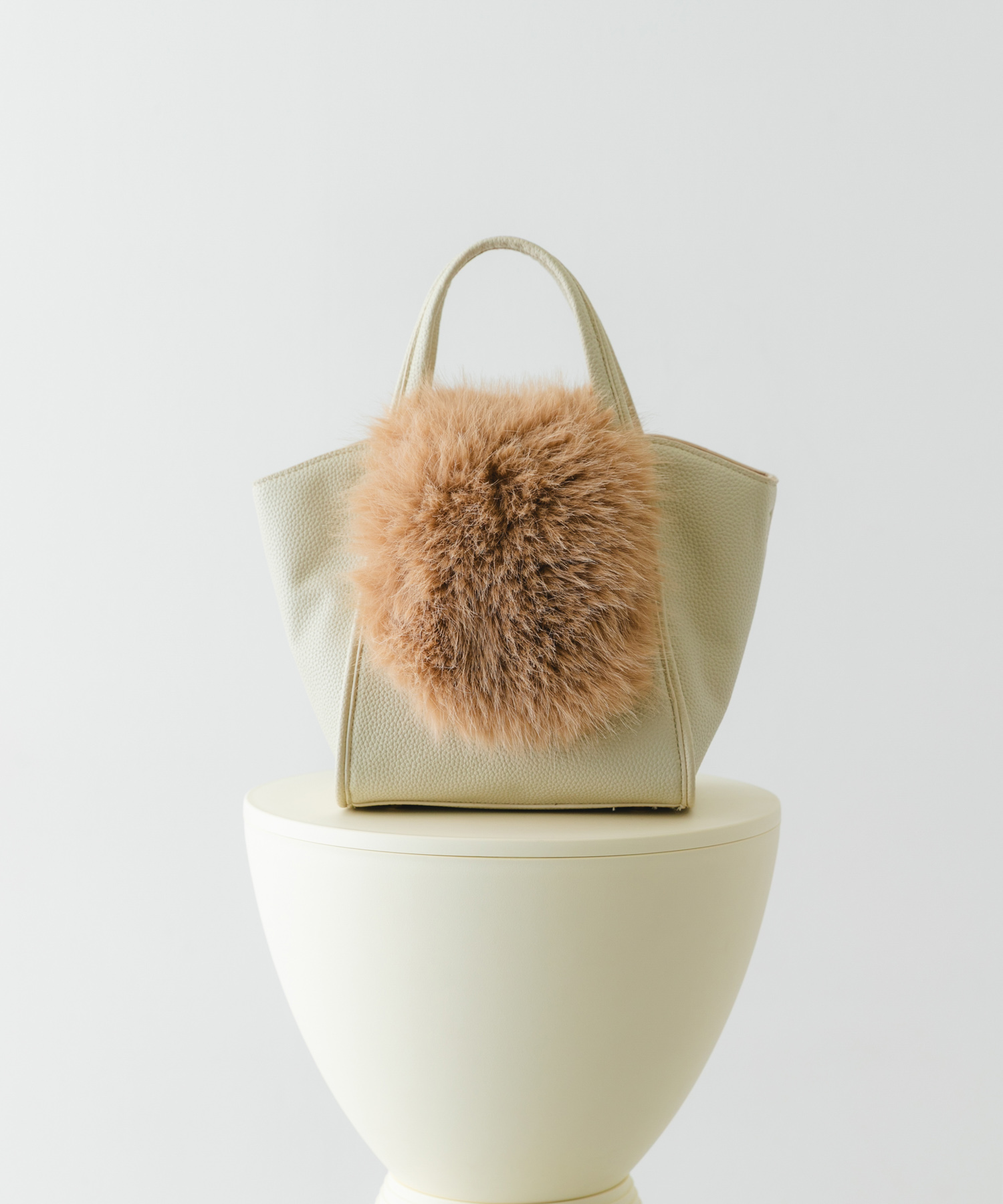 フラッフィーフラップハンドバッグ