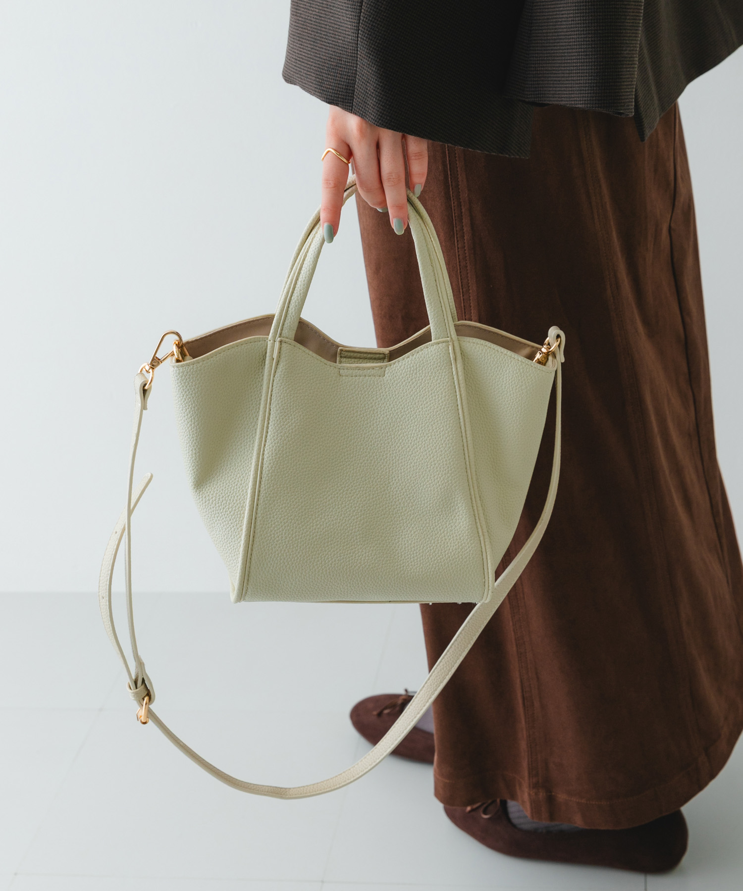 BEIGE