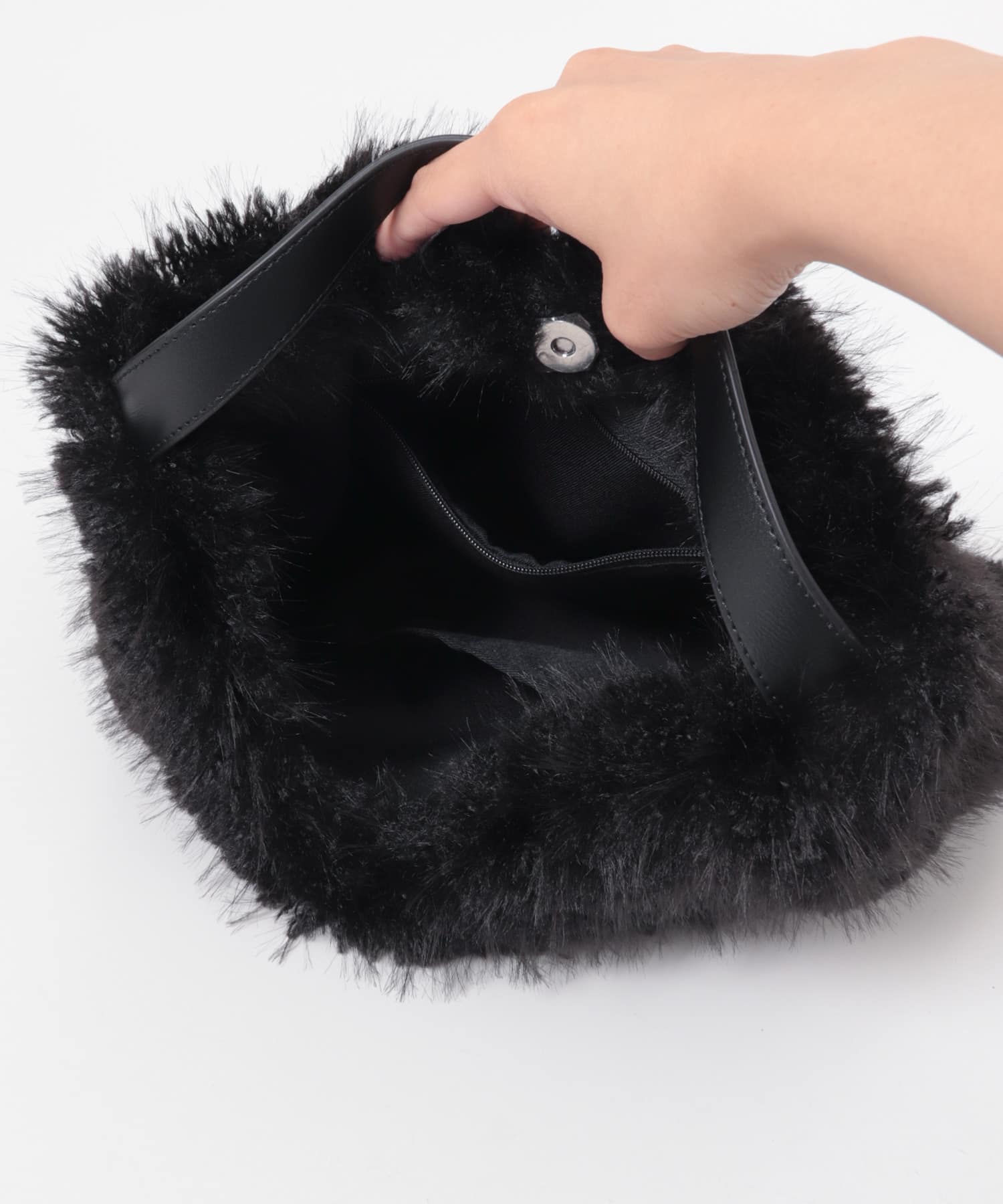 フラッフィーワンハンドルバッグ BLACK one