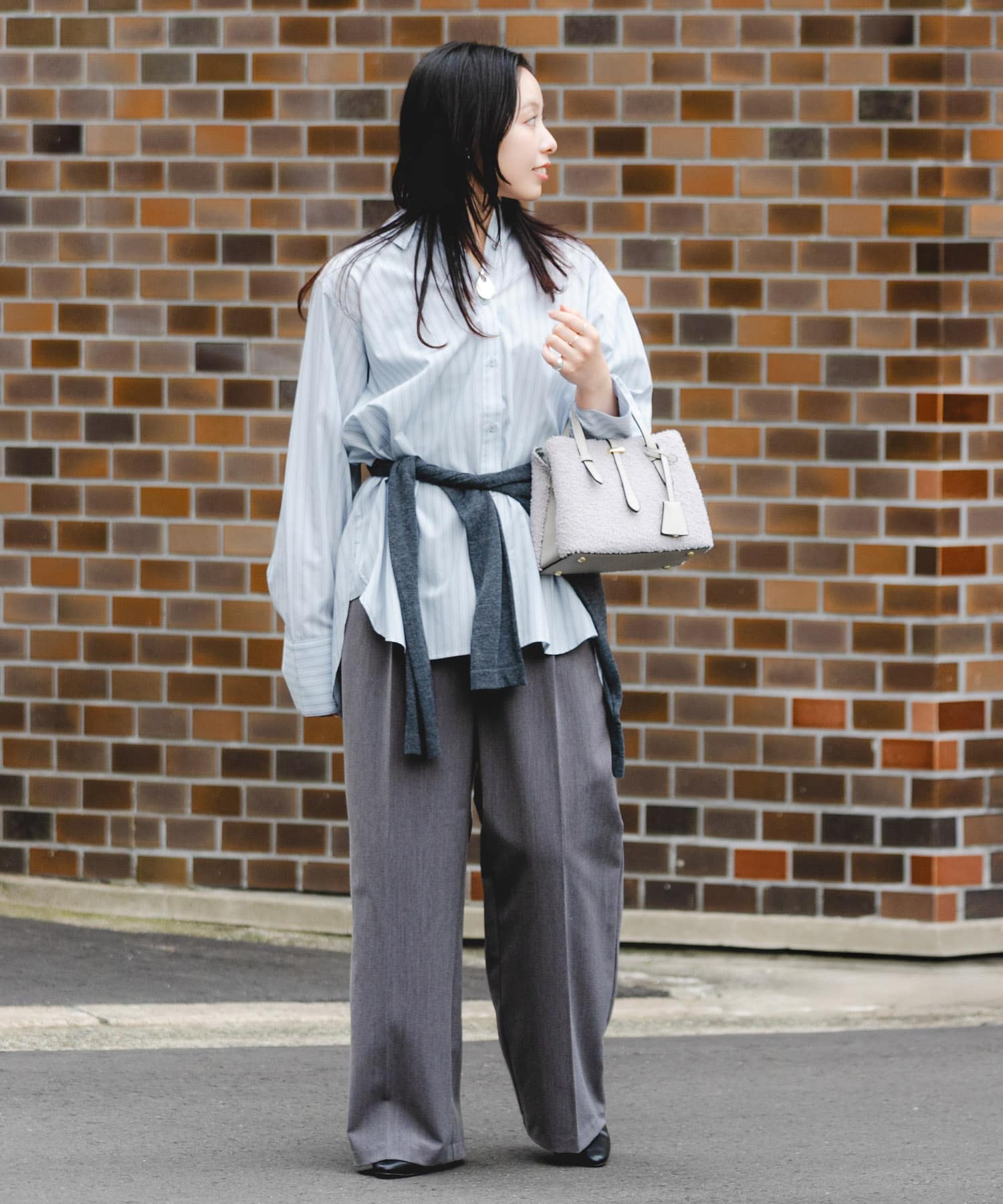 GRAY