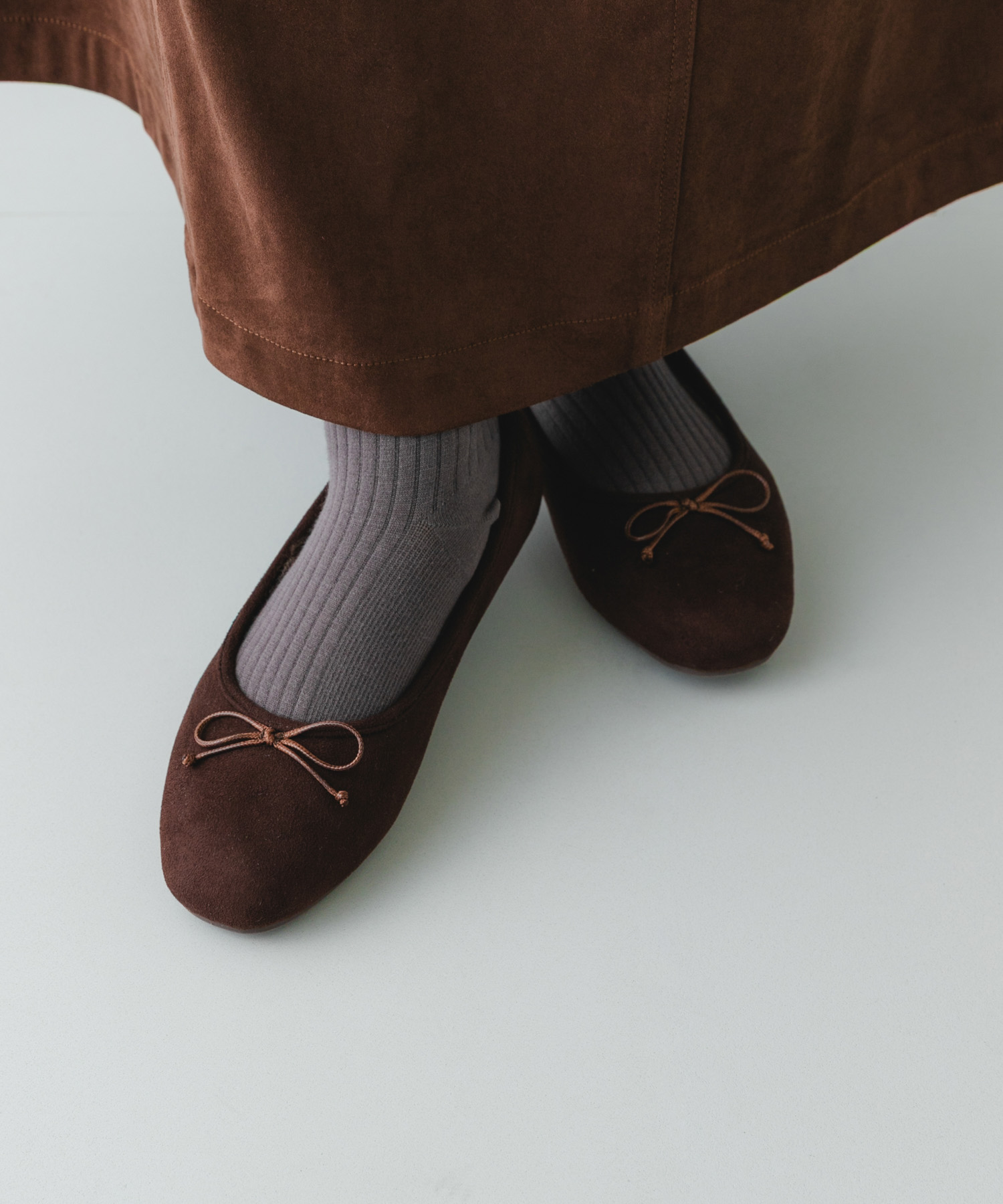 DARK BROWN