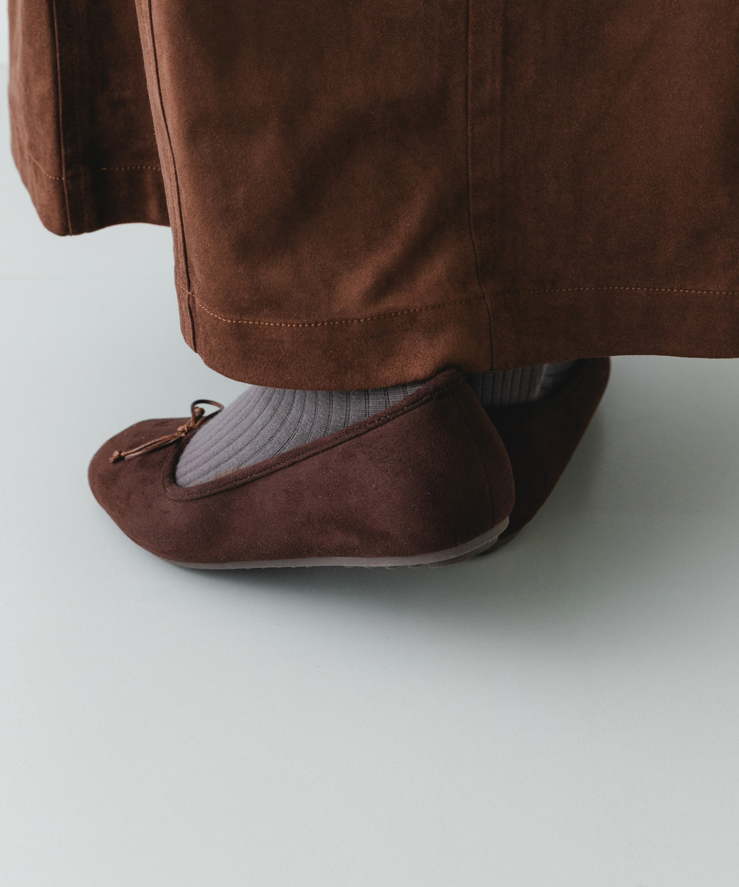 DARK BROWN