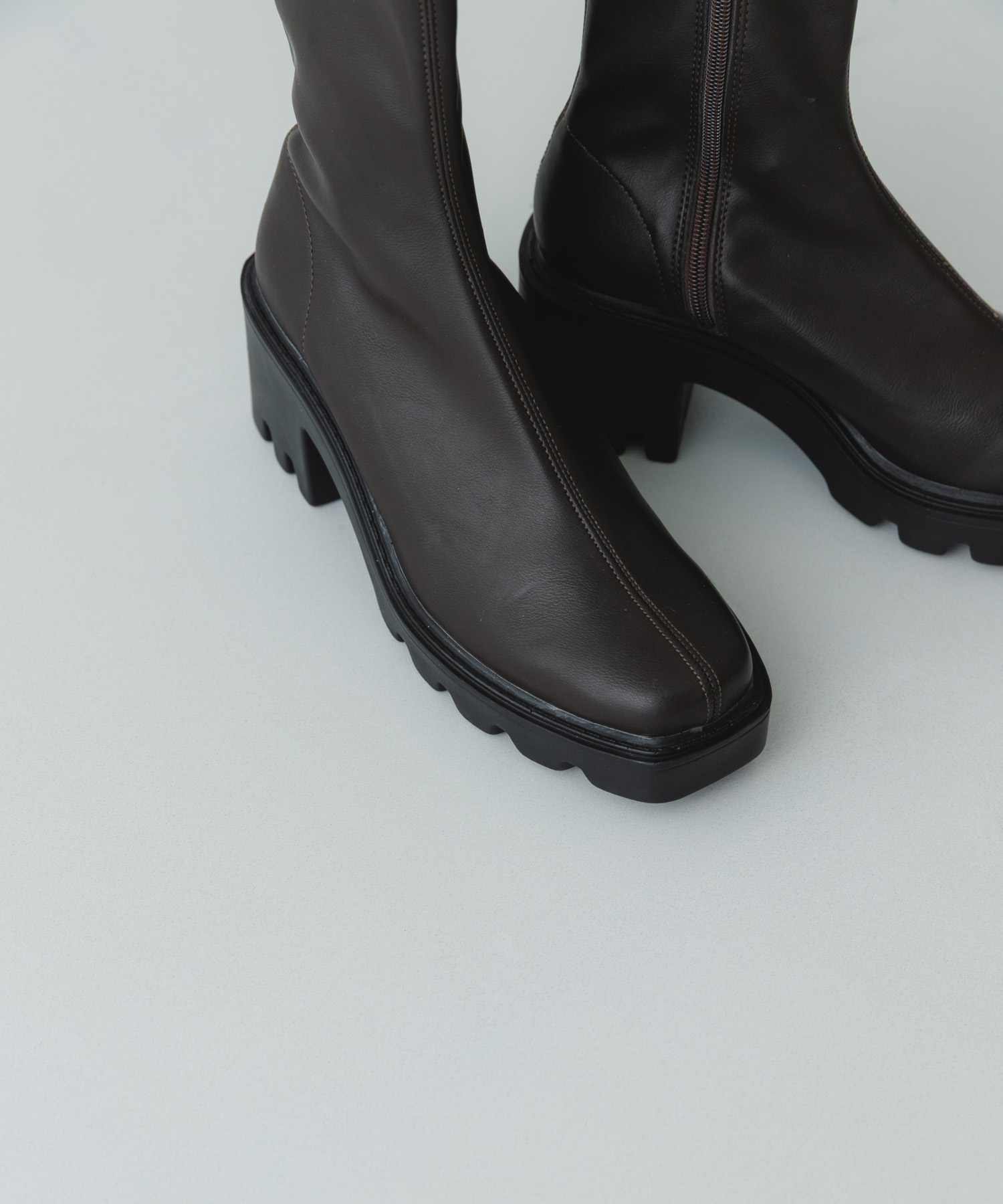 DARK BROWN