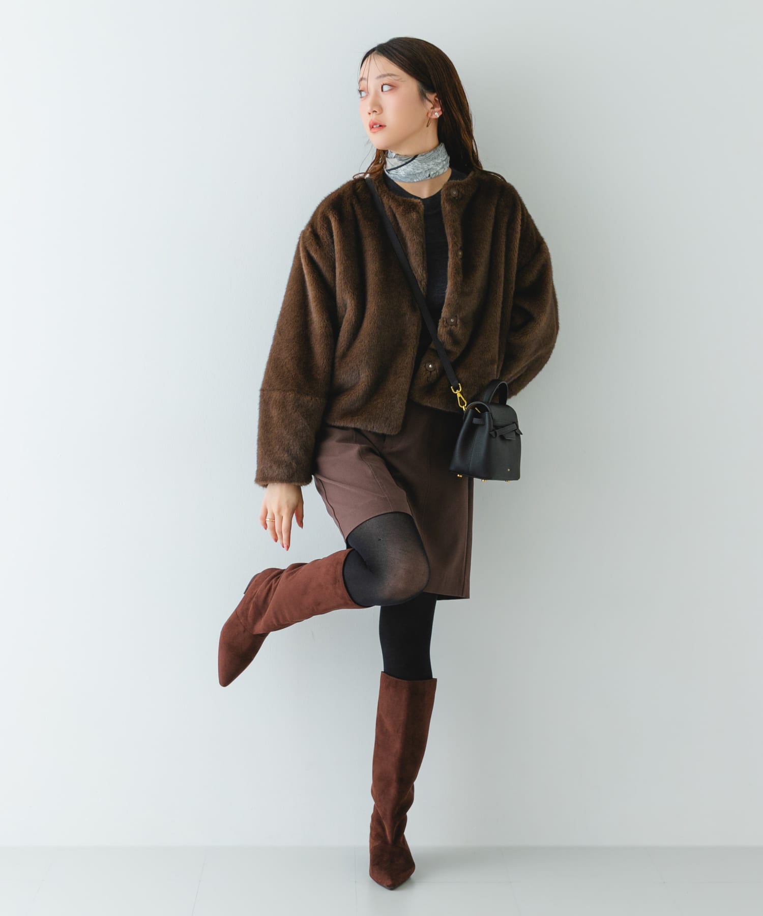 DARK BROWN