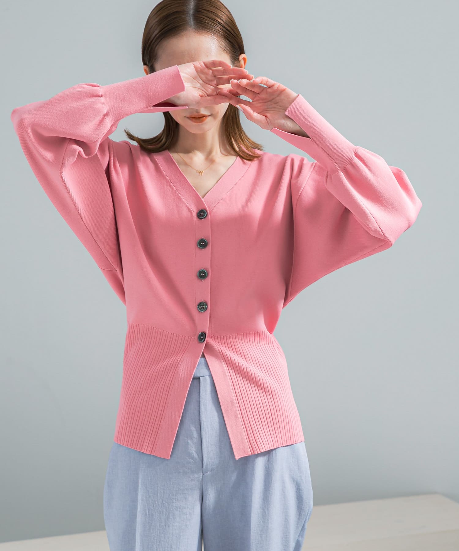 Vネックリブフロント釦デザインニット(Free PINK): トップス|URBAN Vネックリブフロント釦デザインニット(Free PINK): トップス|URBAN