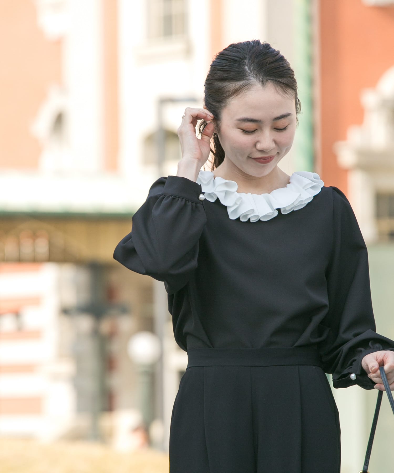 Winterブラウス WEB限定』コサージュカラー2WAYブラウス(Free BLK×OFF): トップス