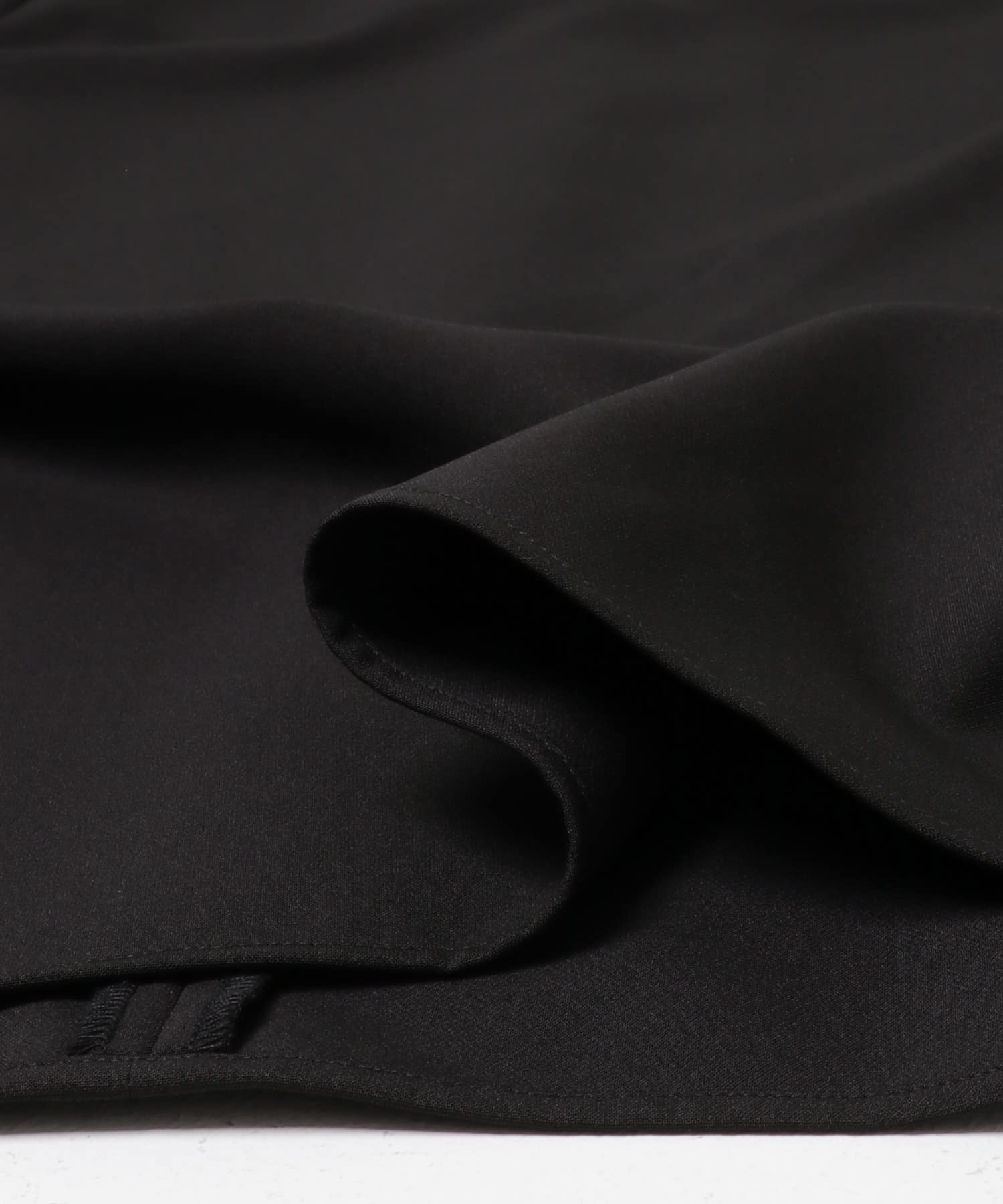 『WEB限定』コサージュカラー2WAYブラウス BLK×OFF Free