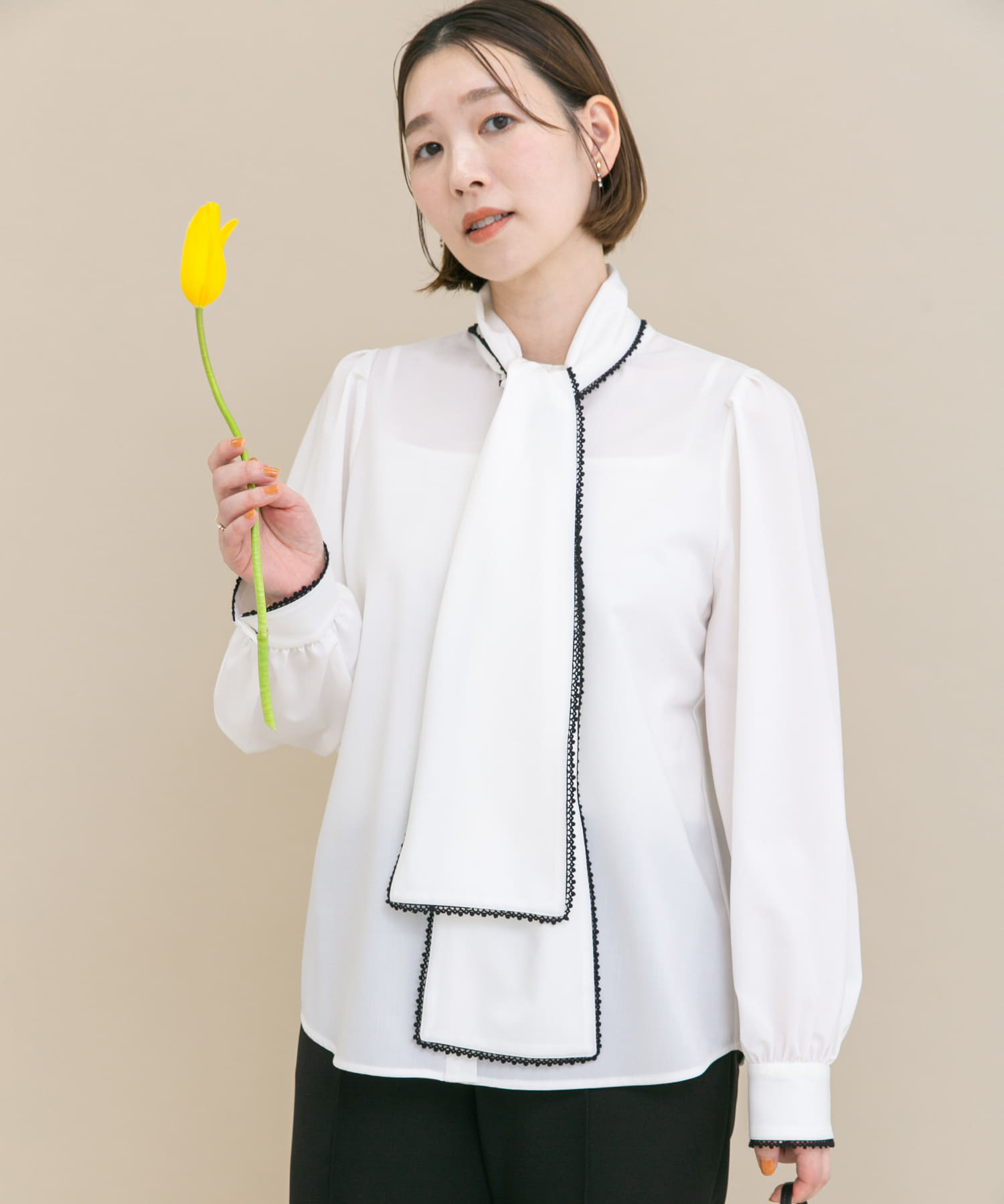 『WEB/一部店舗限定』トリミングボウタイブラウス