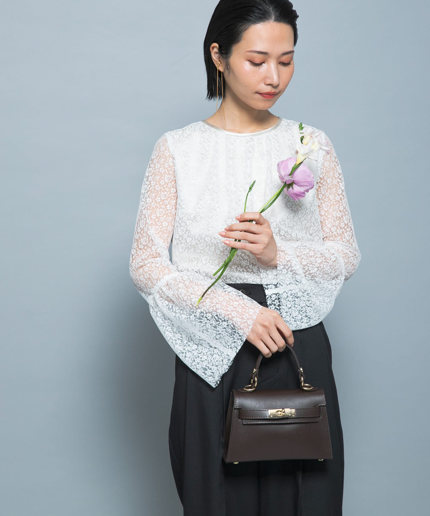 フレアスリーブレースブラウス