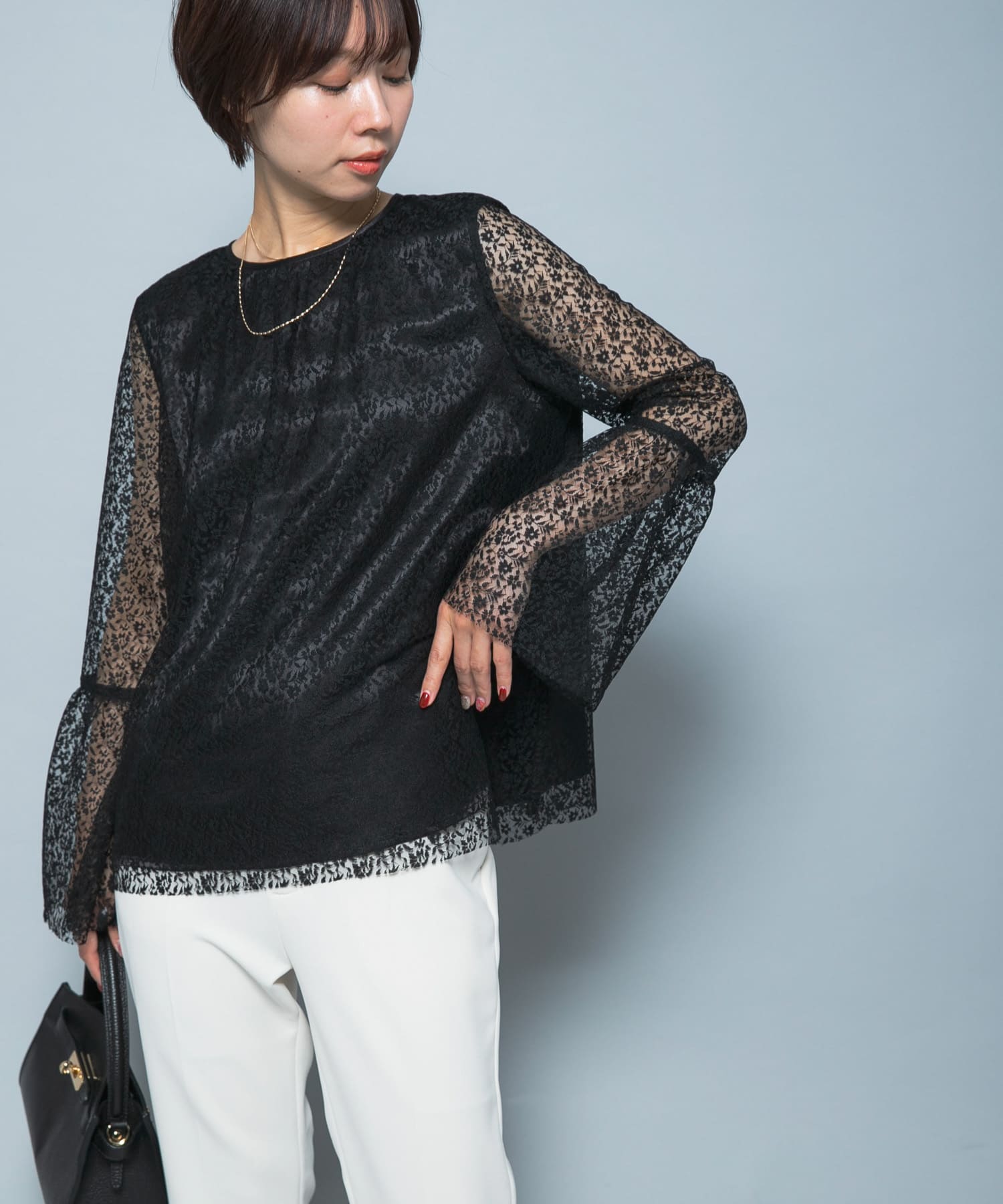 フレアスリーブレースブラウス