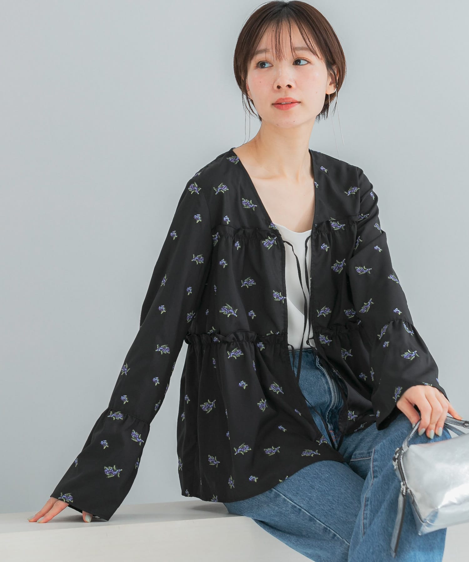 フラワー刺繍ギャザーブラウス