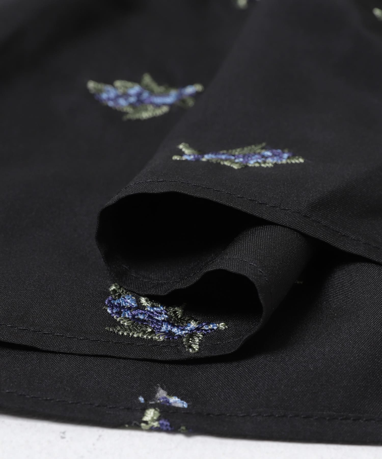 フラワー刺繍ギャザーブラウス BLACK Free