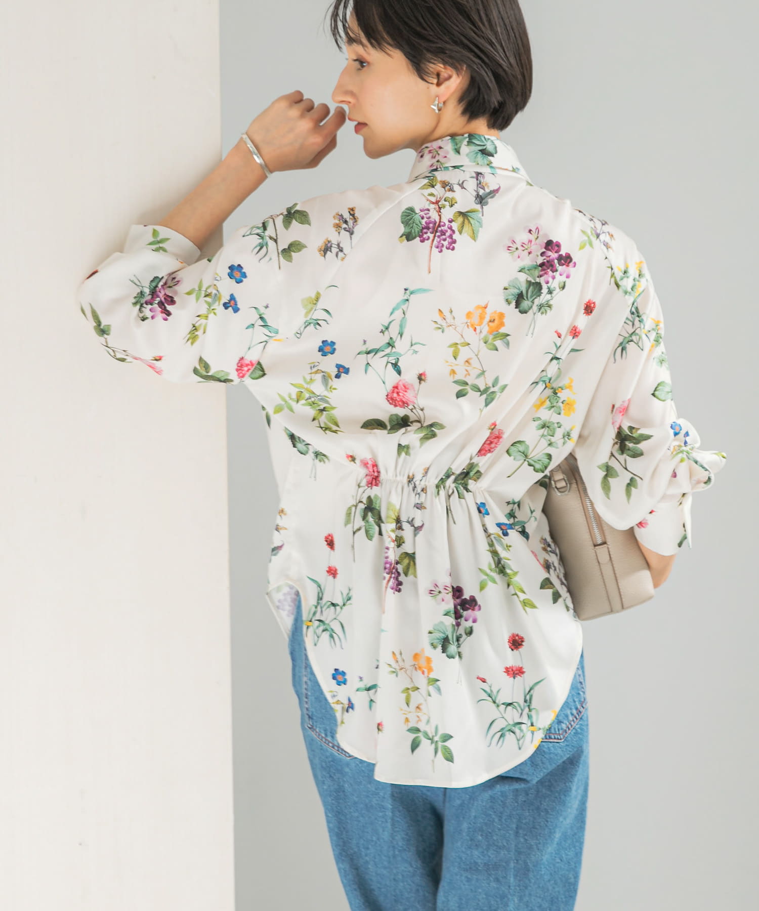 ボタニカルプリントデザインシャツ