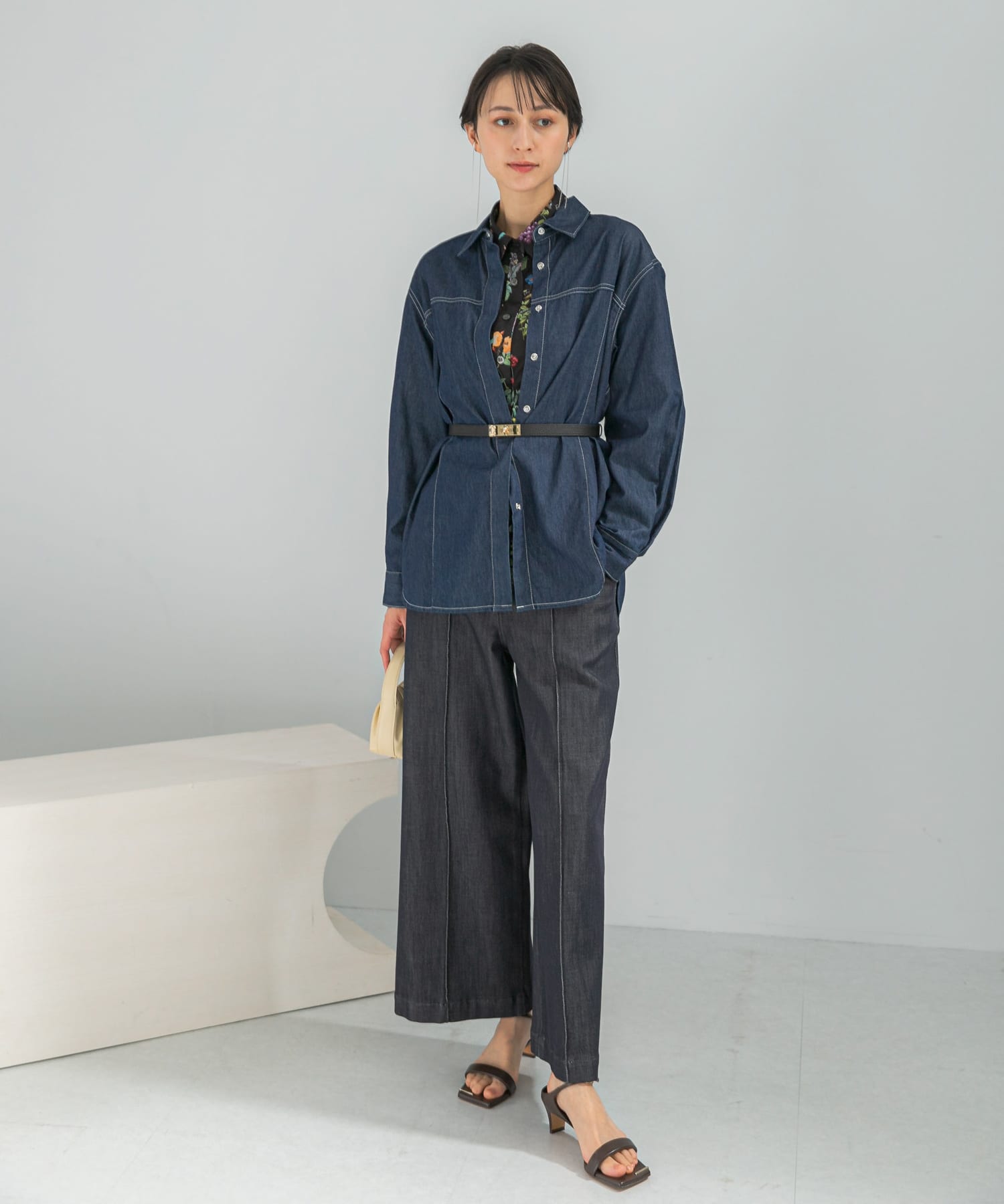 ピンタックストレッチワイドデニムパンツ(36 INDIGO): ボトム｜URBAN