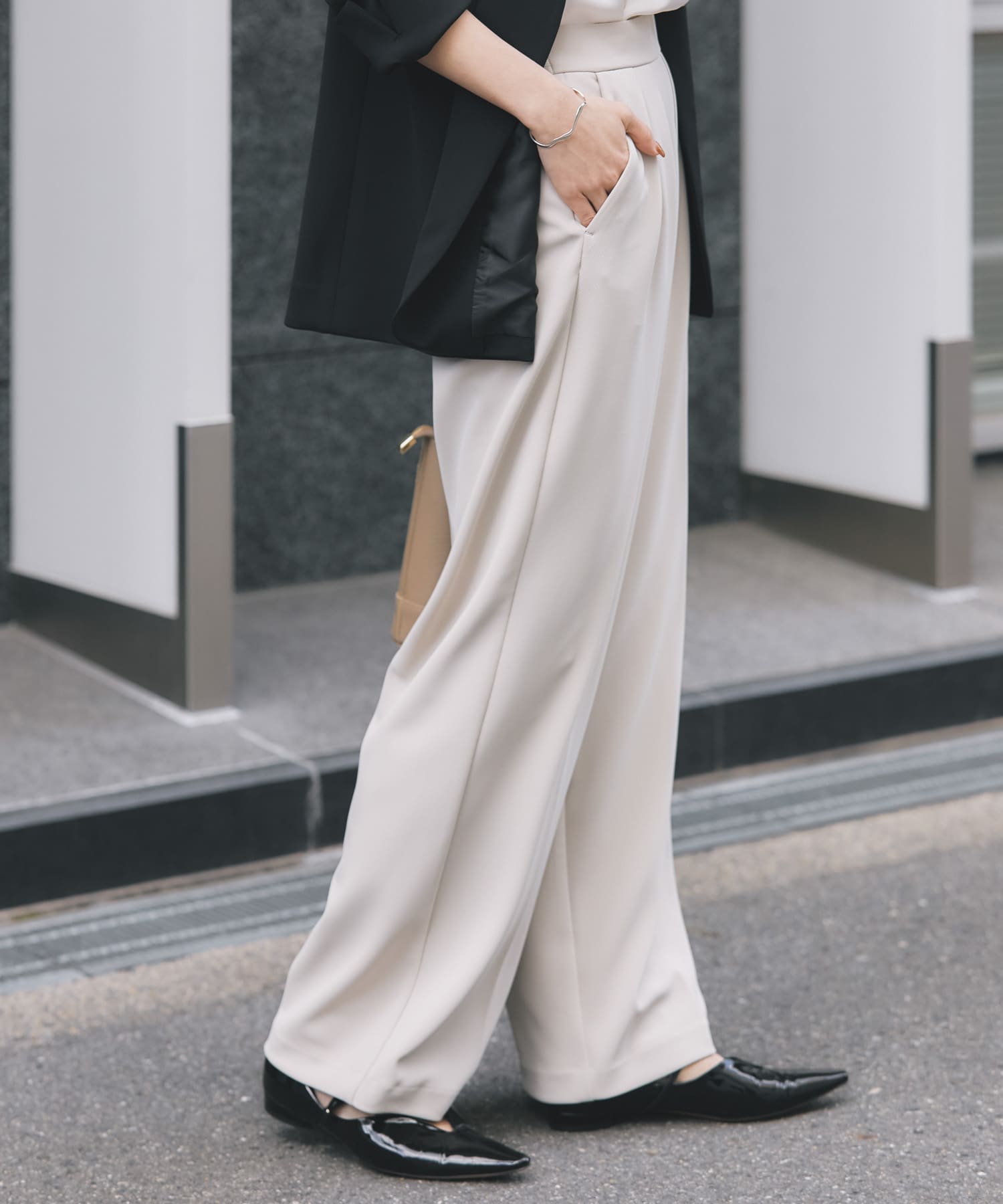 ストレッチツイルタックストレートパンツ