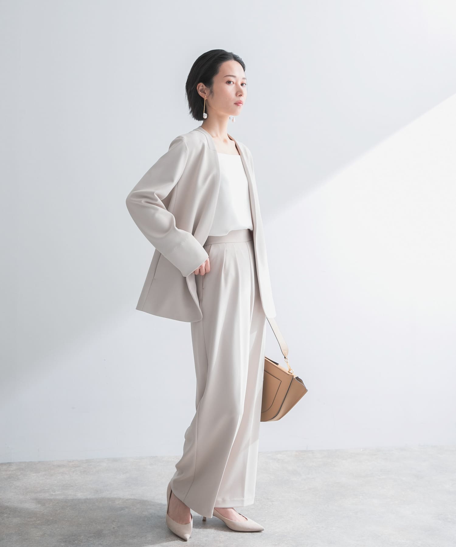 ストレッチツイルタックストレートパンツ L.BEIGE 36