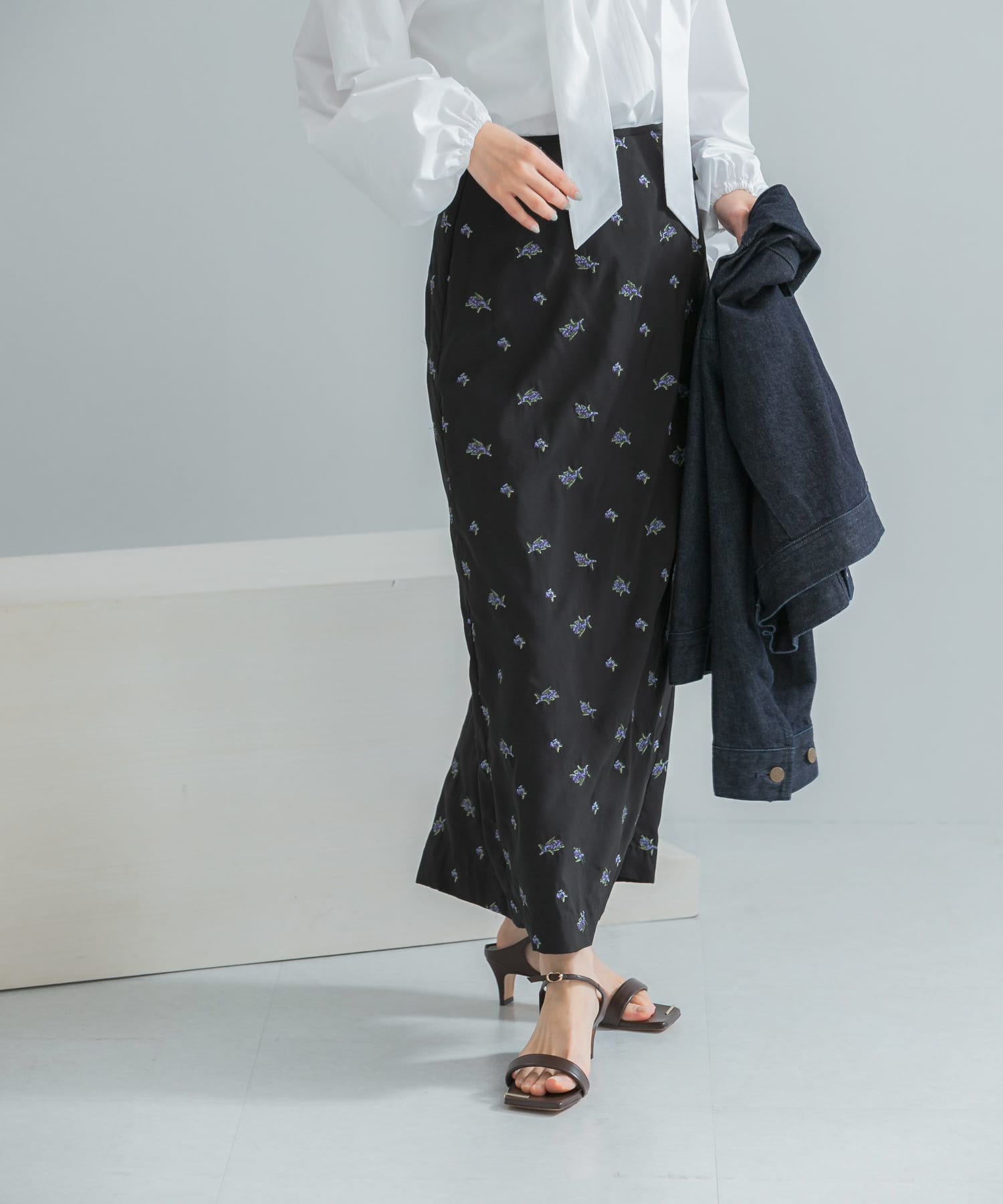 フラワー刺繍ラップストレートスカート