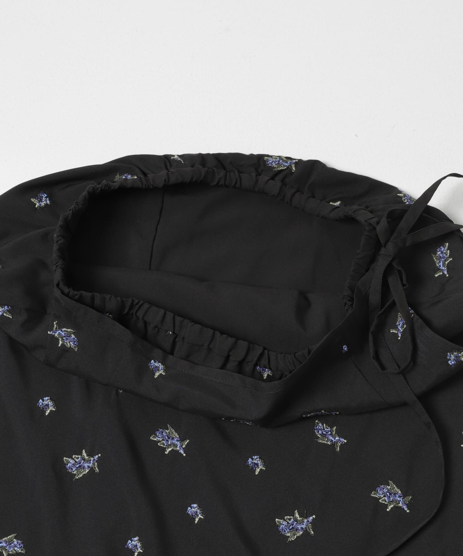 フラワー刺繍ラップストレートスカート BLACK Free