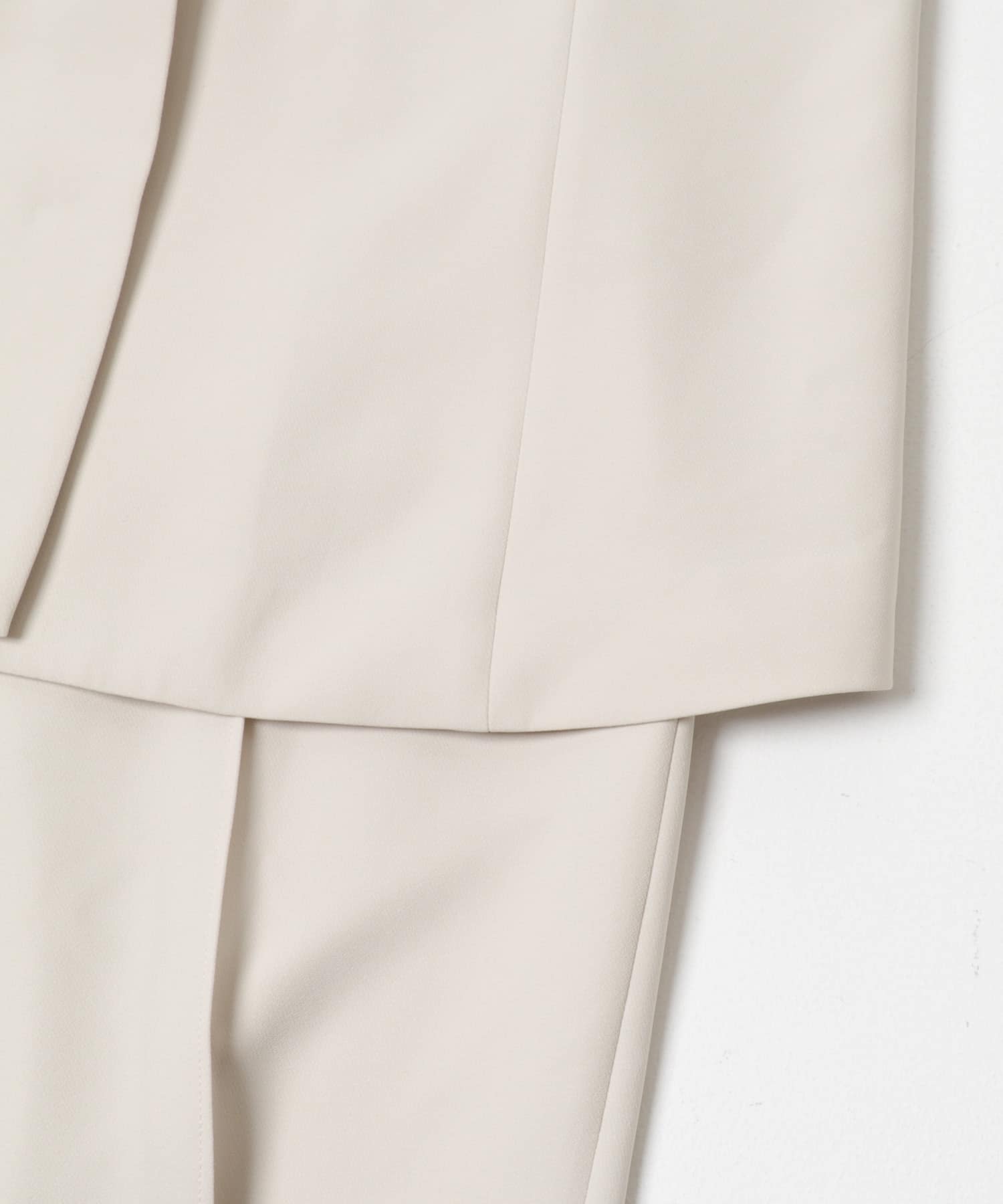 『WEB/一部店舗限定』『SHORT/TALLサイズあり』ペプラムジレ+テーパードパンツ ECRU Short