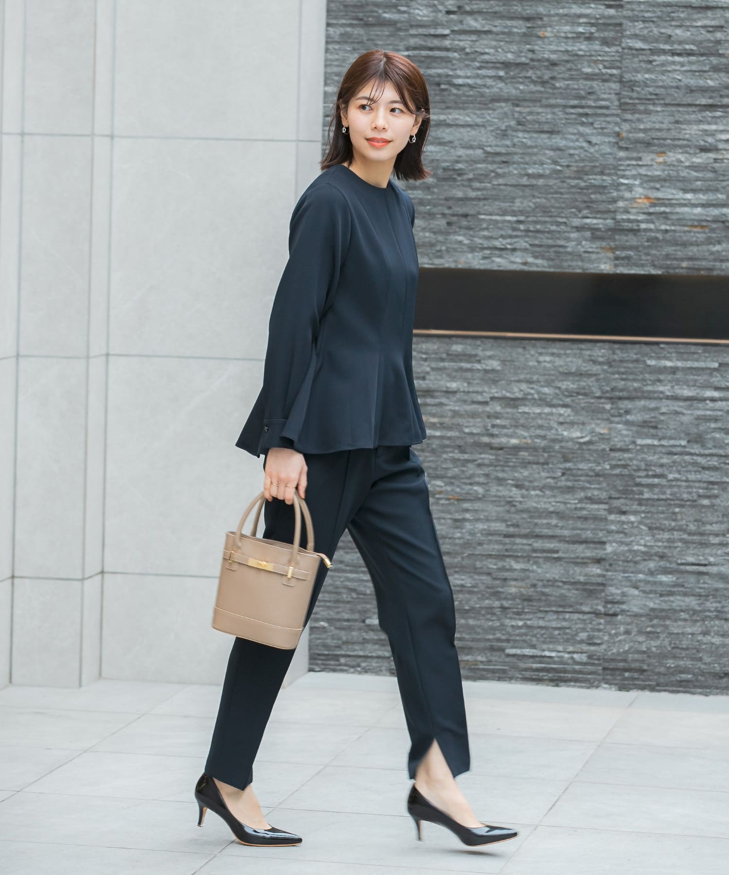 『WEB/一部店舗限定』『SHORT/TALLサイズあり』ペプラムブラウス+テーパードパンツ