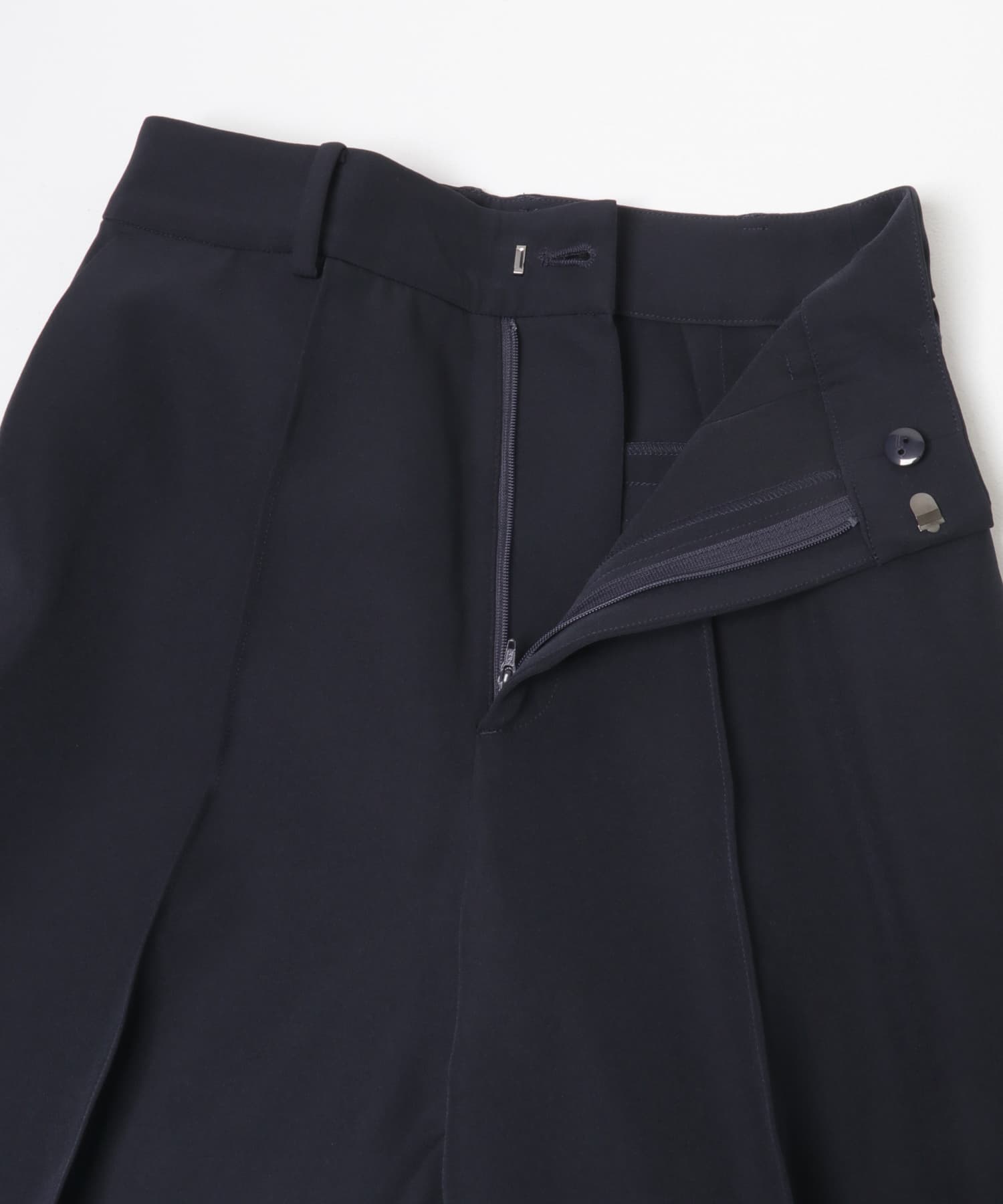 『WEB/一部店舗限定』『SHORT/TALLサイズあり』ペプラムブラウス+テーパードパンツ NAVY Short