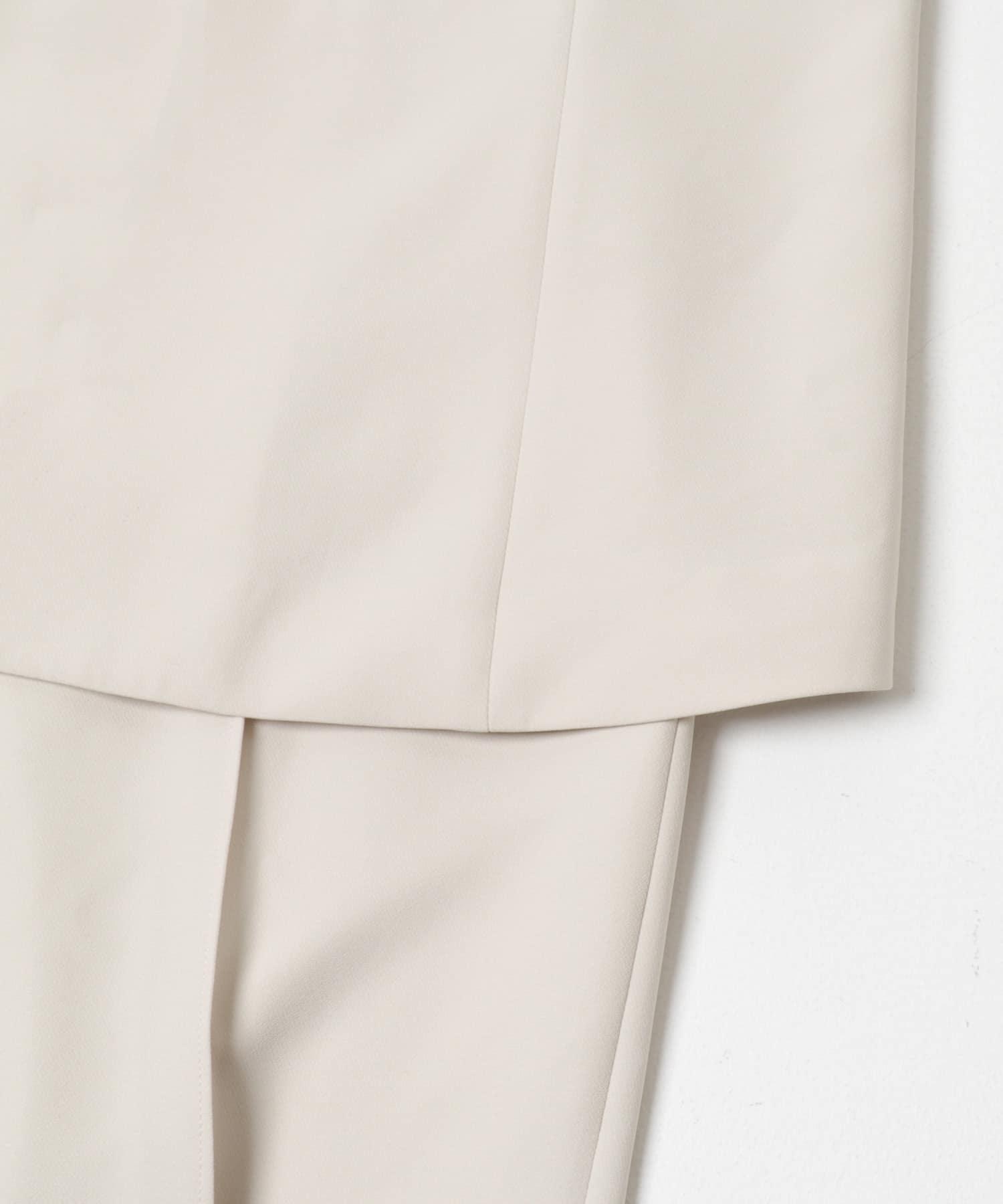 『WEB/一部店舗限定』『SHORT/TALLサイズあり』ペプラムブラウス+テーパードパンツ ECRU Short