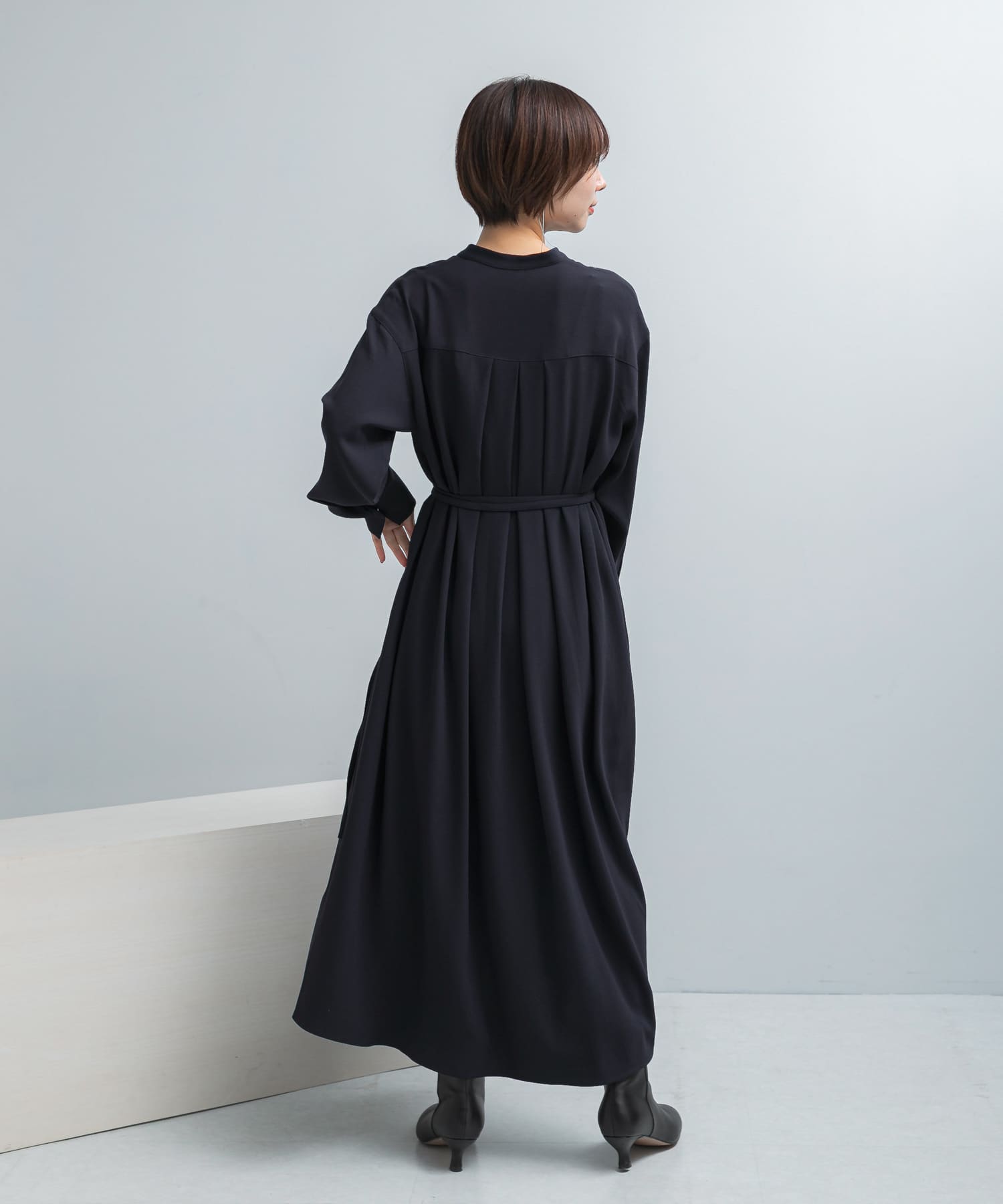 トリアセテート混Vネックワンピース(Free NAVY): ワンピース｜URBAN