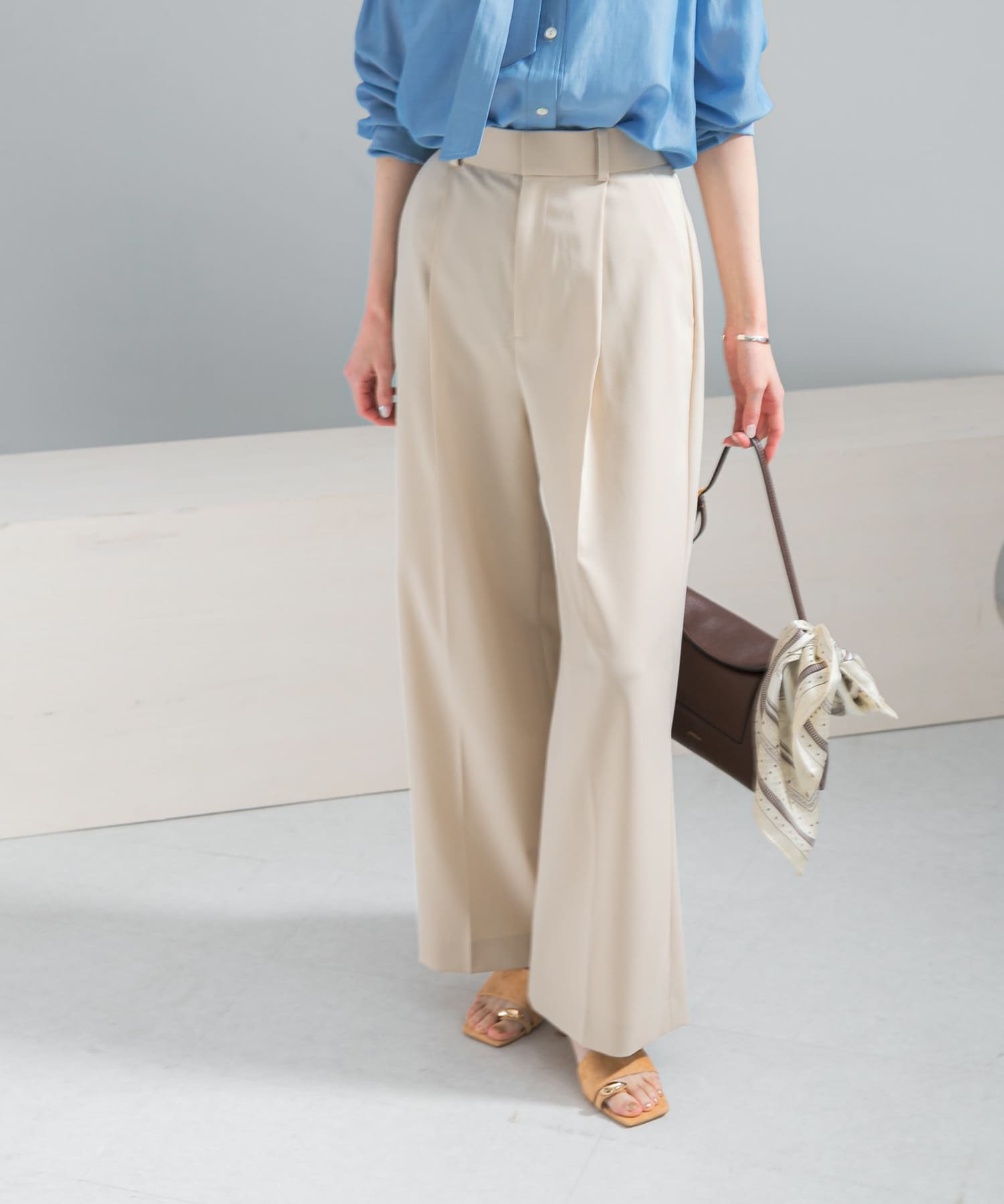 L/BEIGE