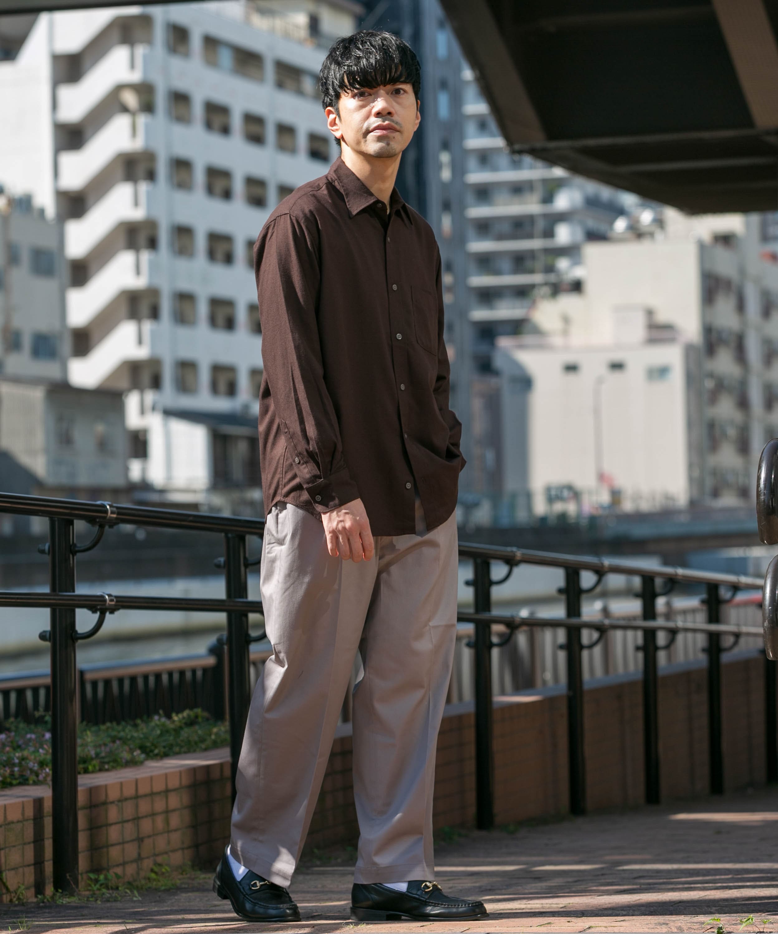 GRAY