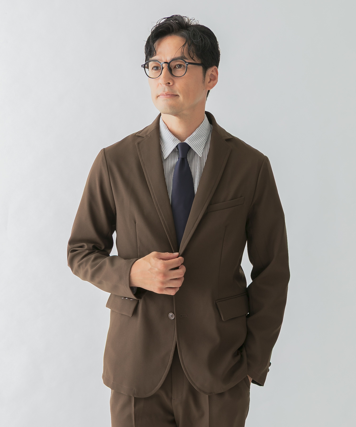 DARK BROWN