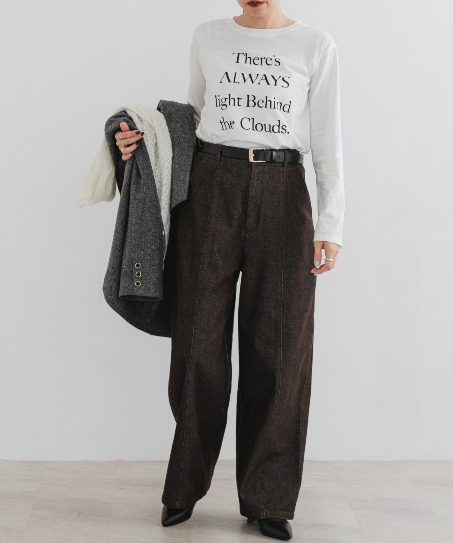 OFF WHITE
