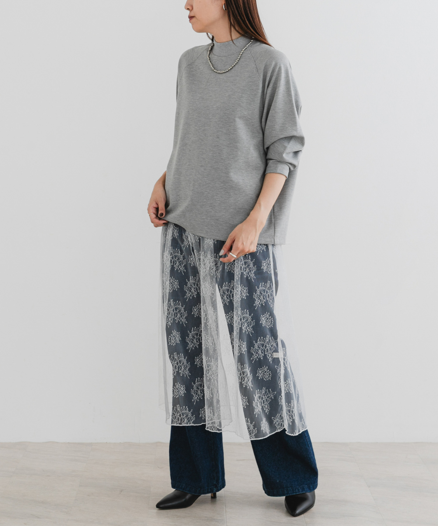 GRAY
