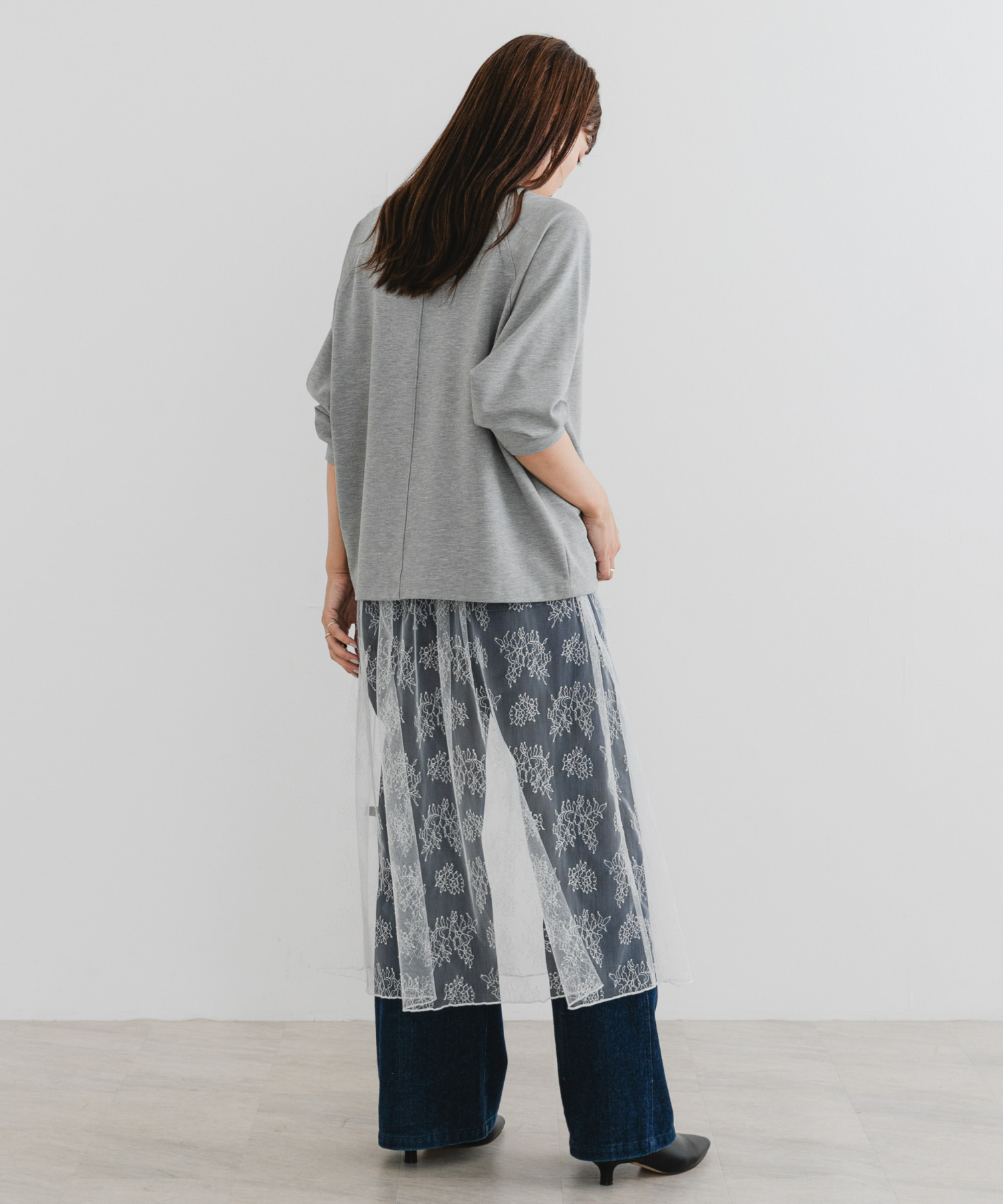 GRAY