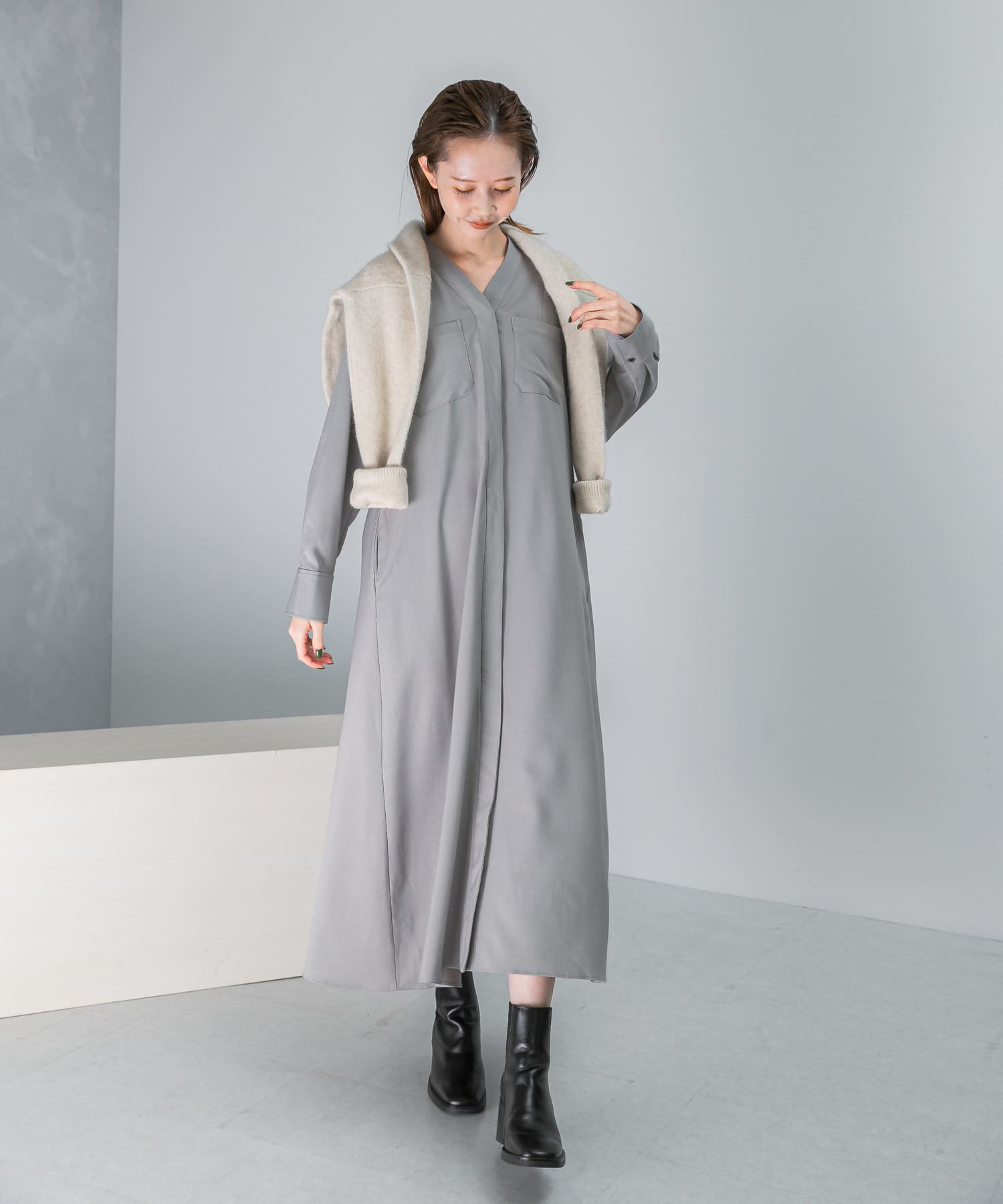 GRAY
