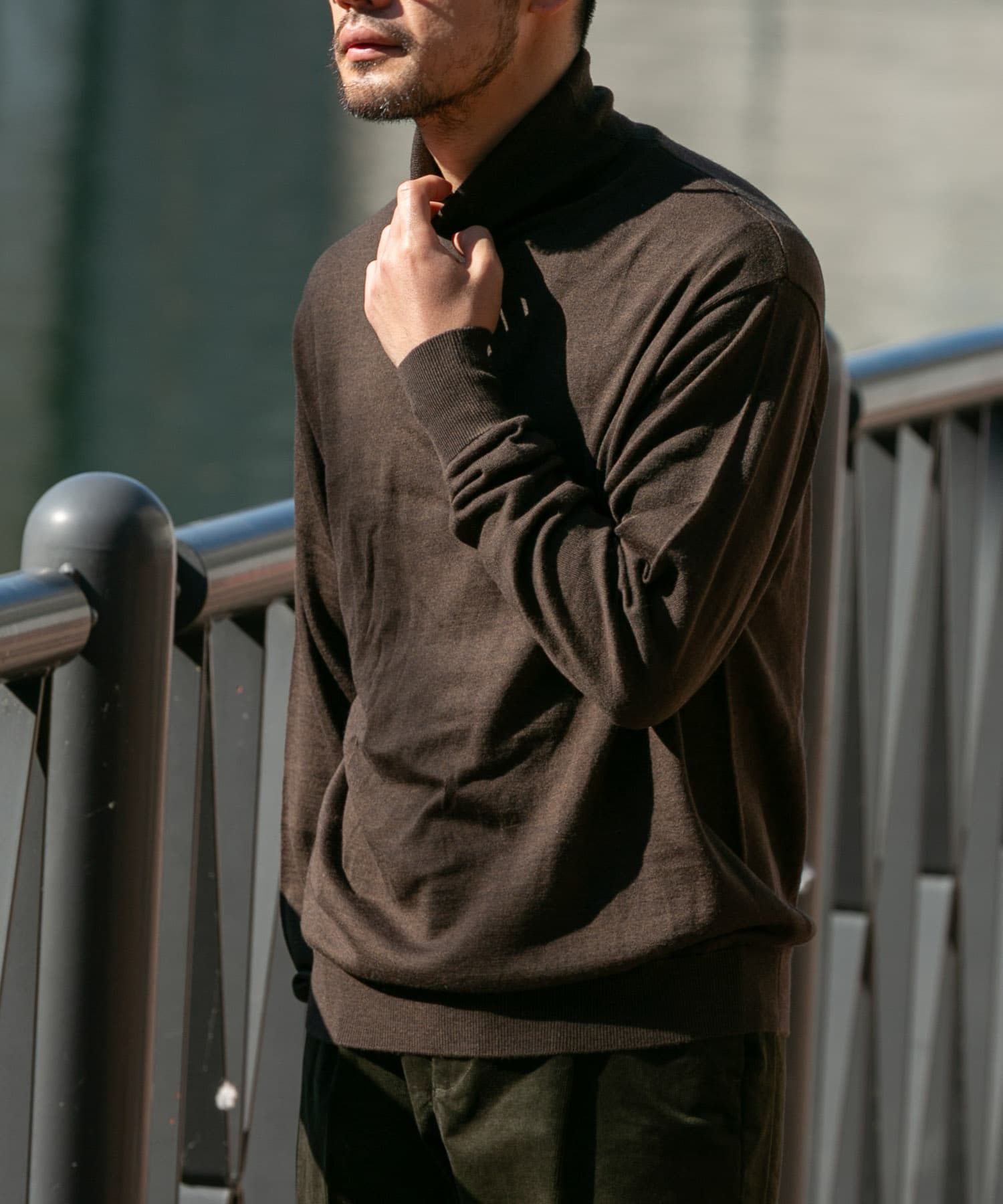 DARK BROWN