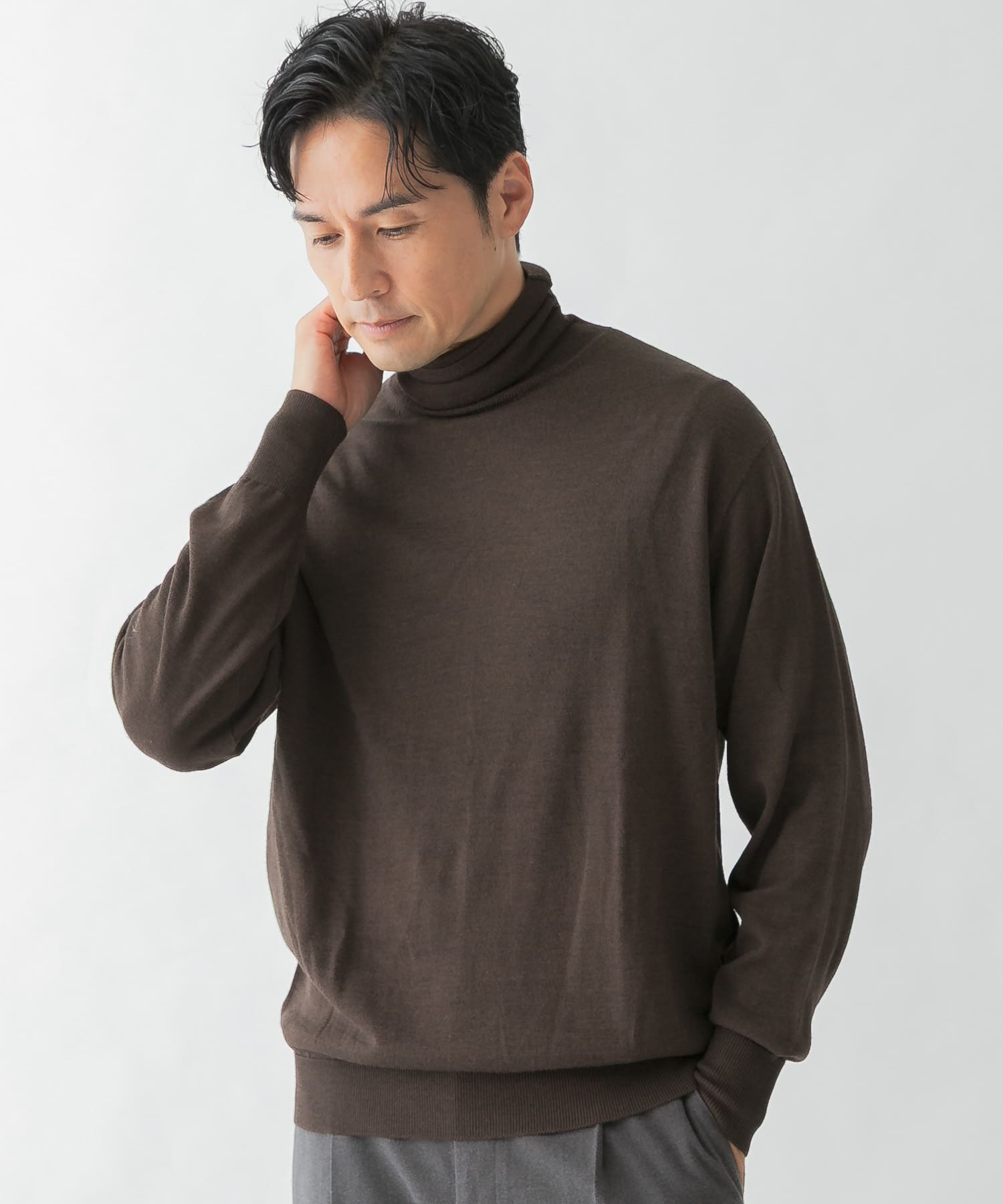 DARK BROWN