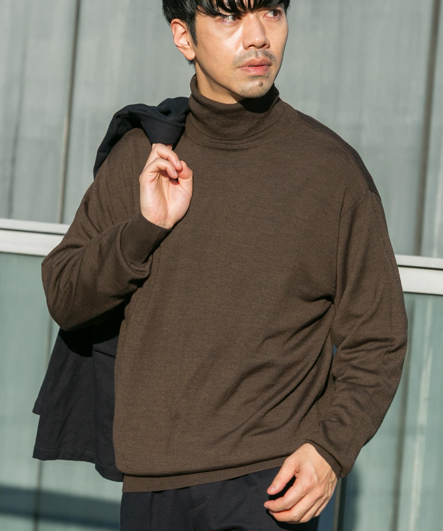 DARK BROWN