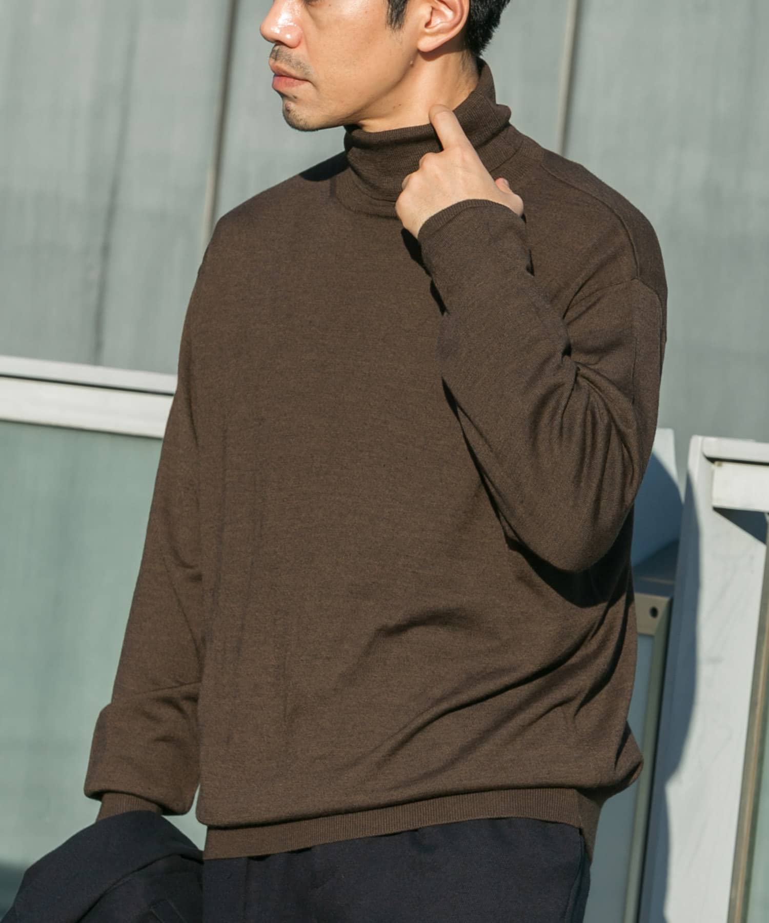 DARK BROWN