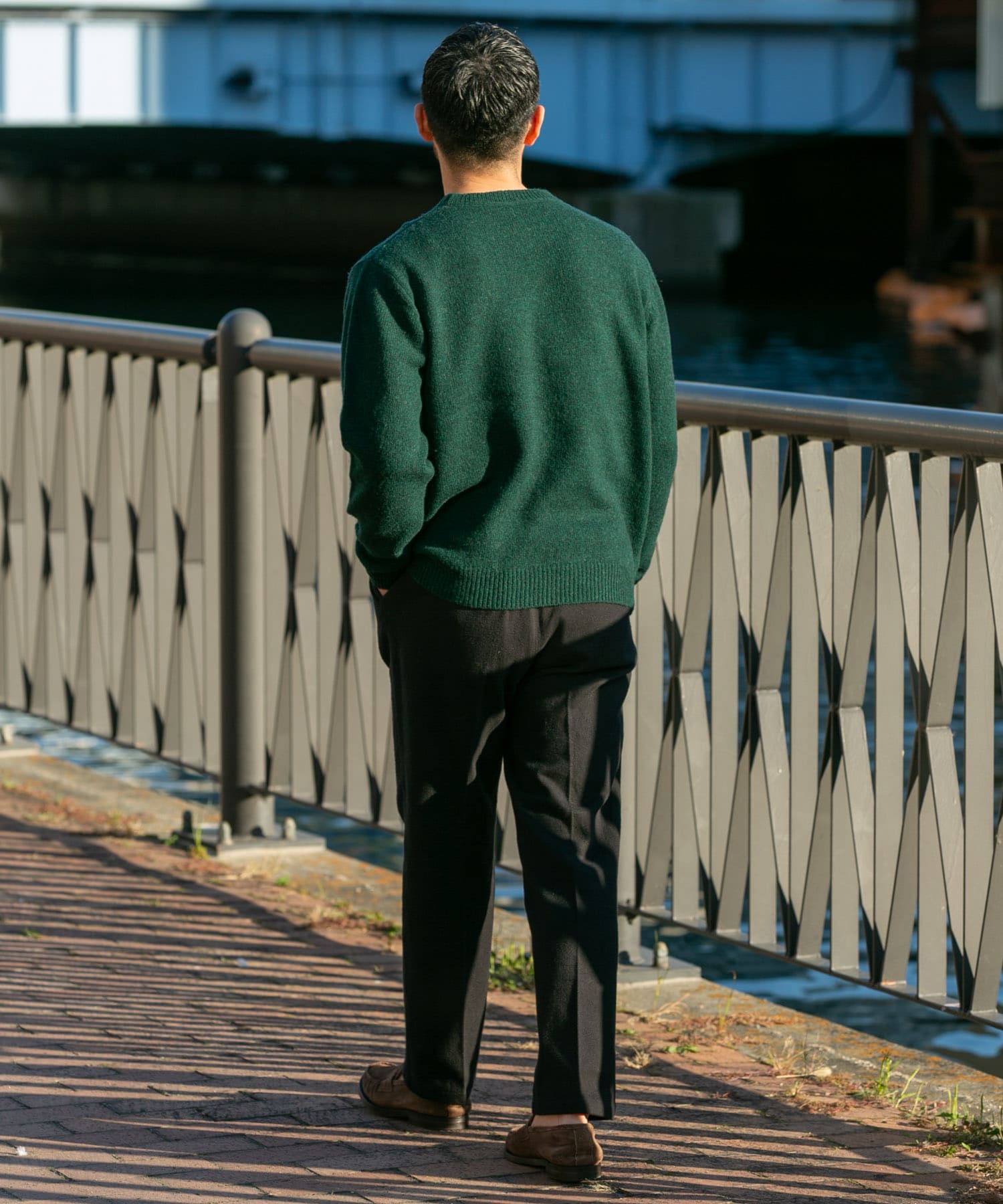 GREEN