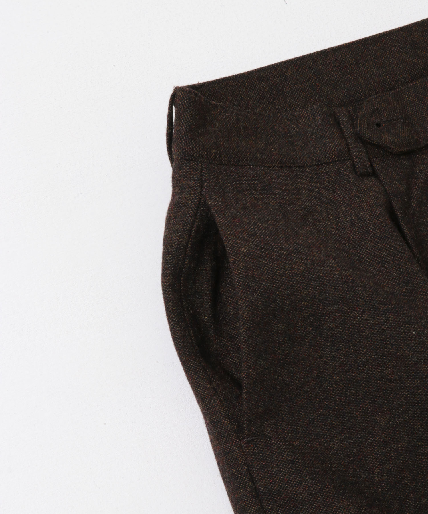 DARK BROWN
