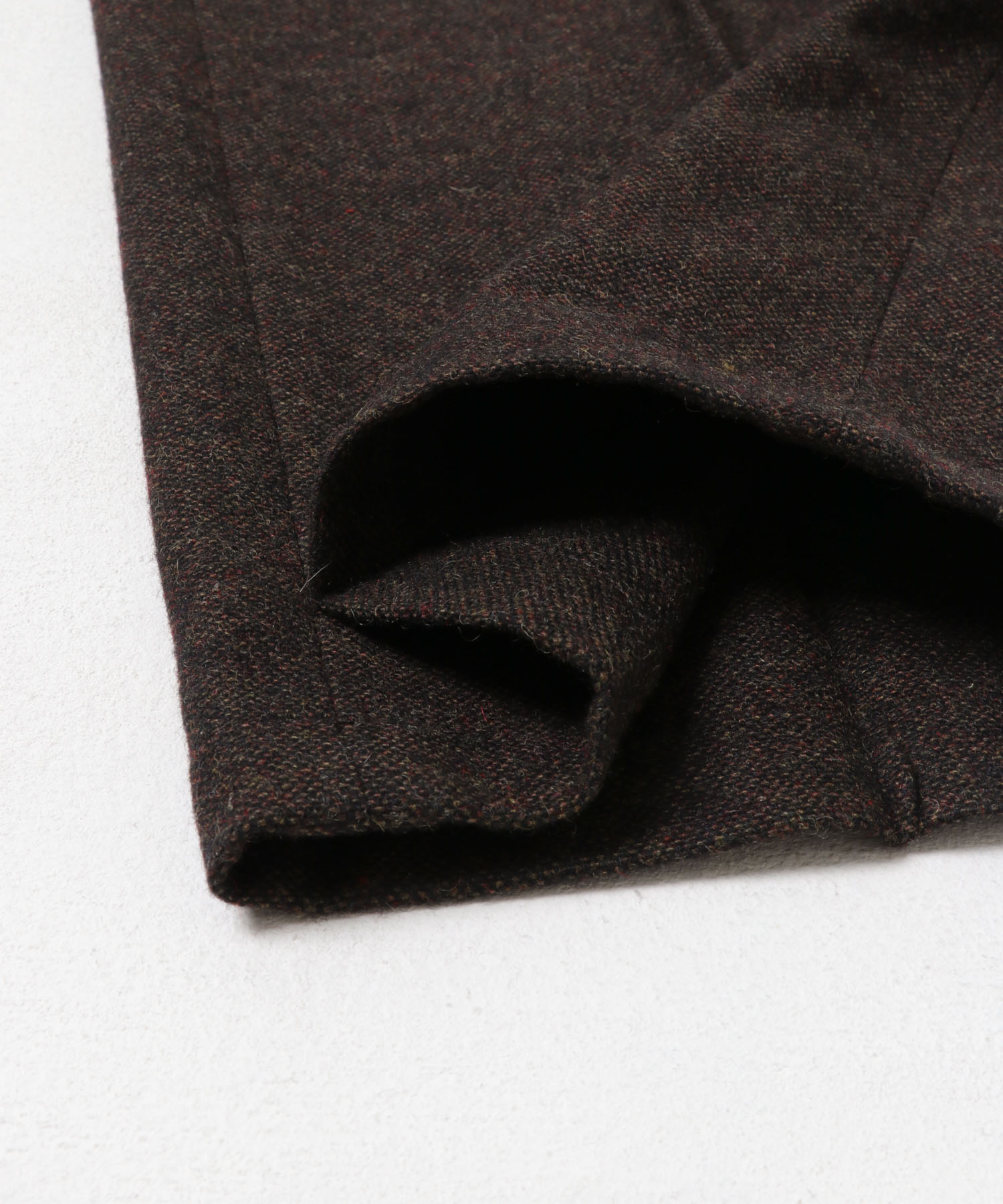 DARK BROWN