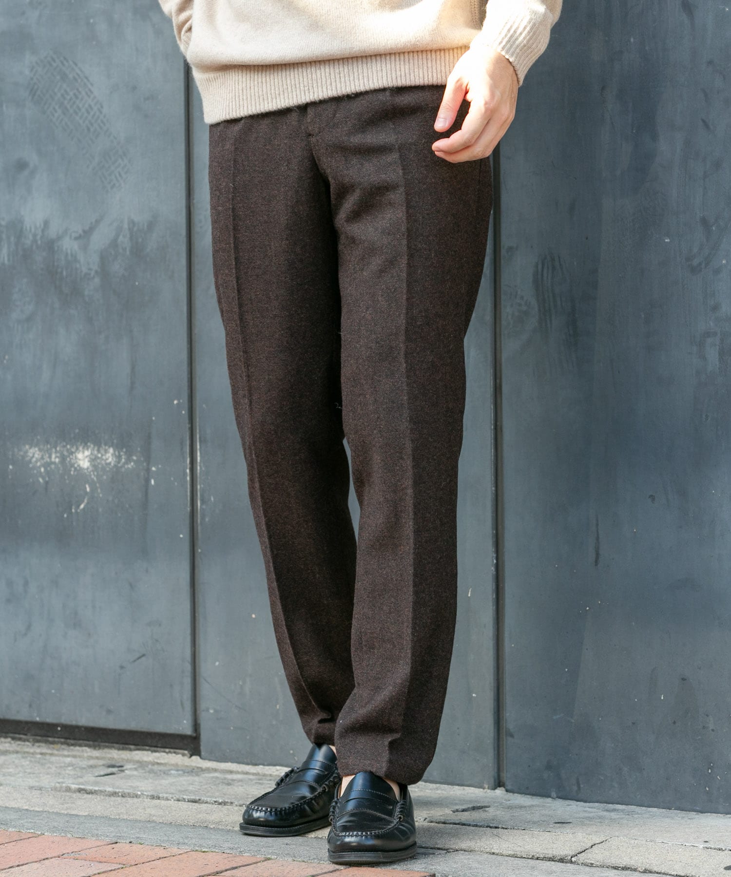 DARK BROWN
